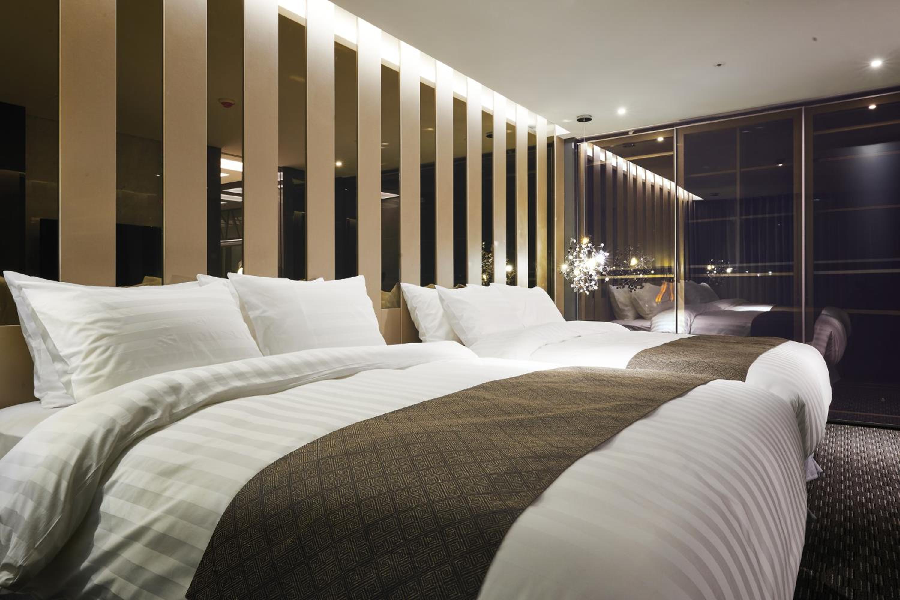 Royal Suite - Photo 12