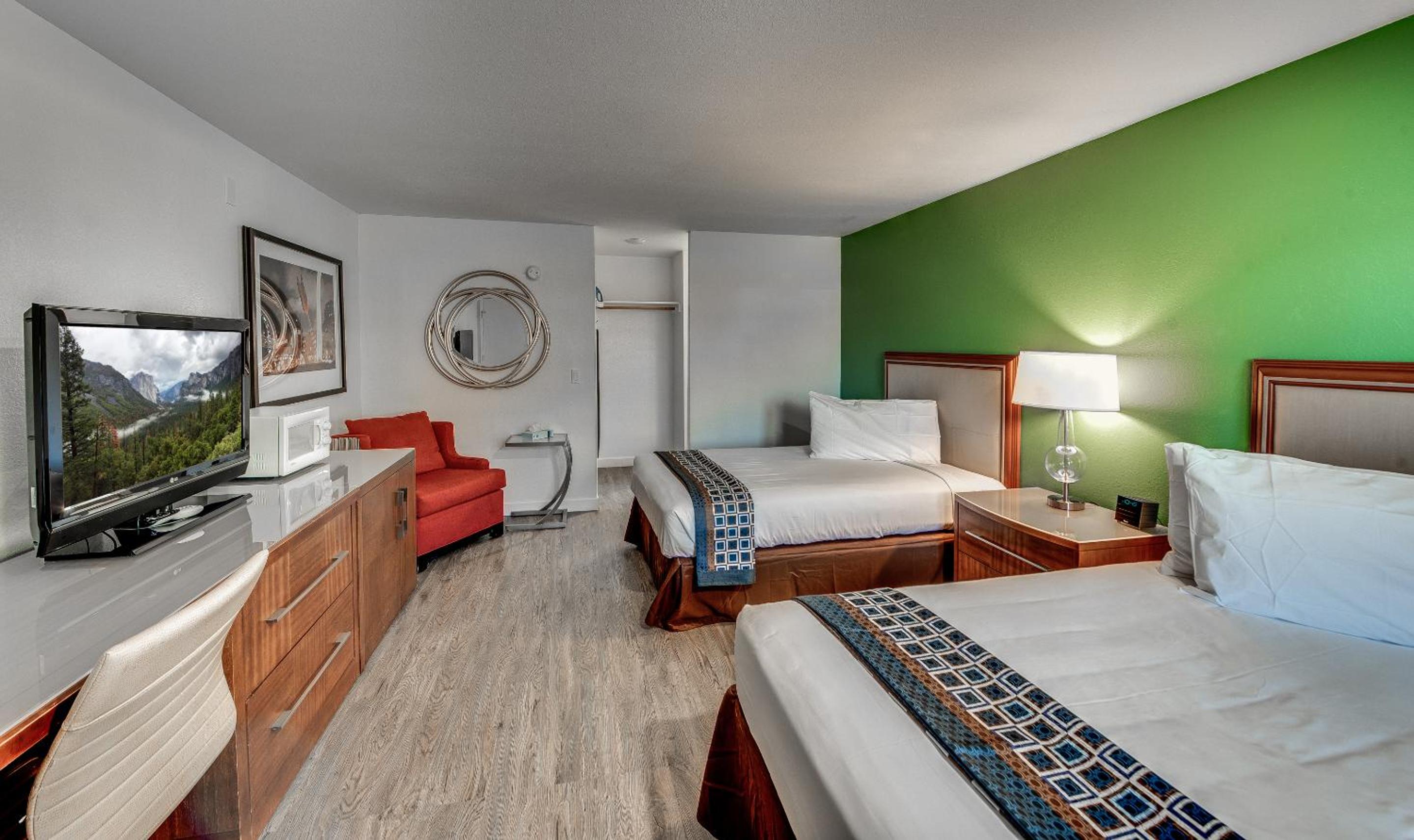 Deluxe Double Room with Two Double Beds - Photo 4