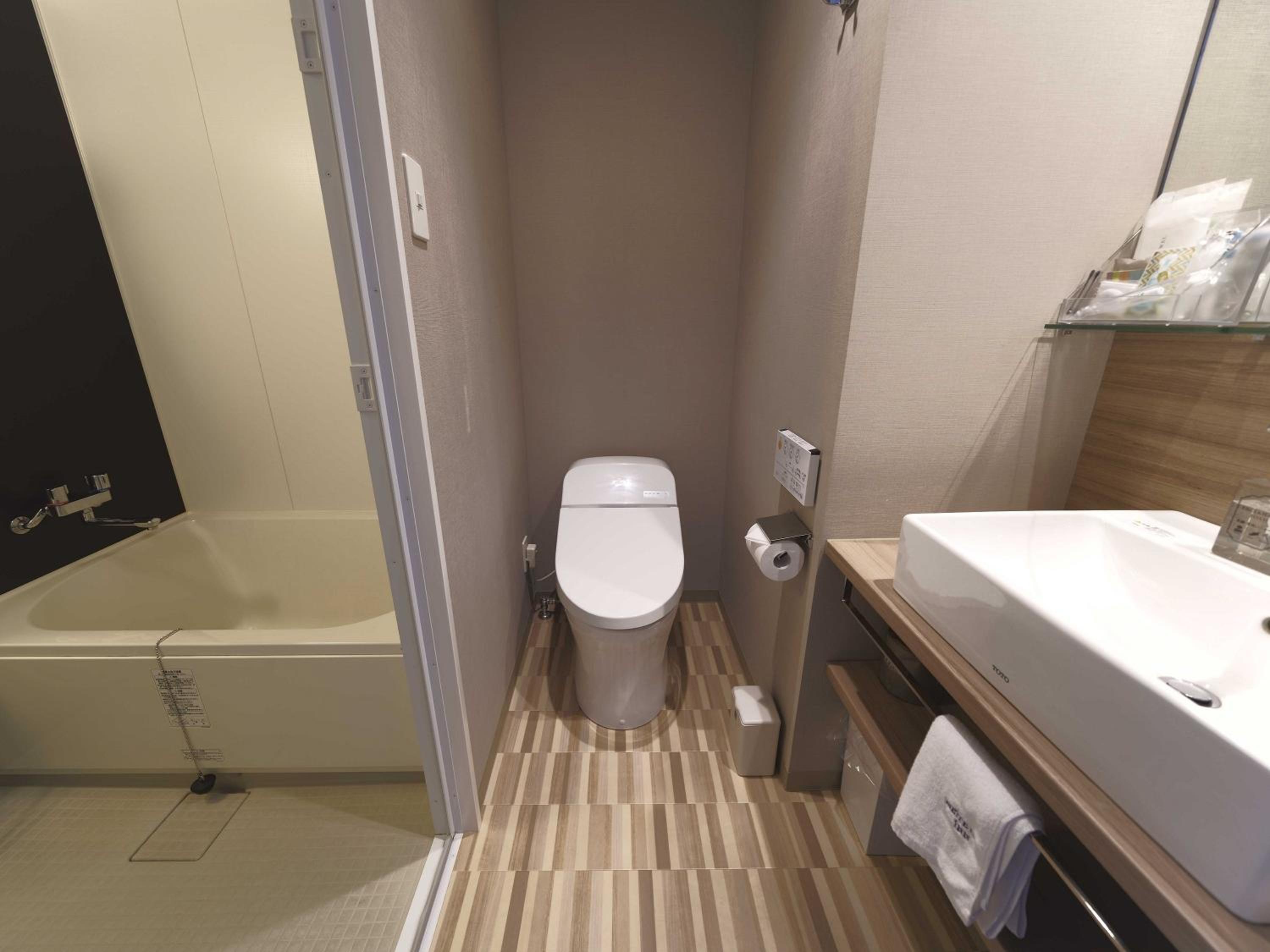 Superior Twin Room (with Extra Bed from 3 Adults) High Floor- Non-Smoking photo 3