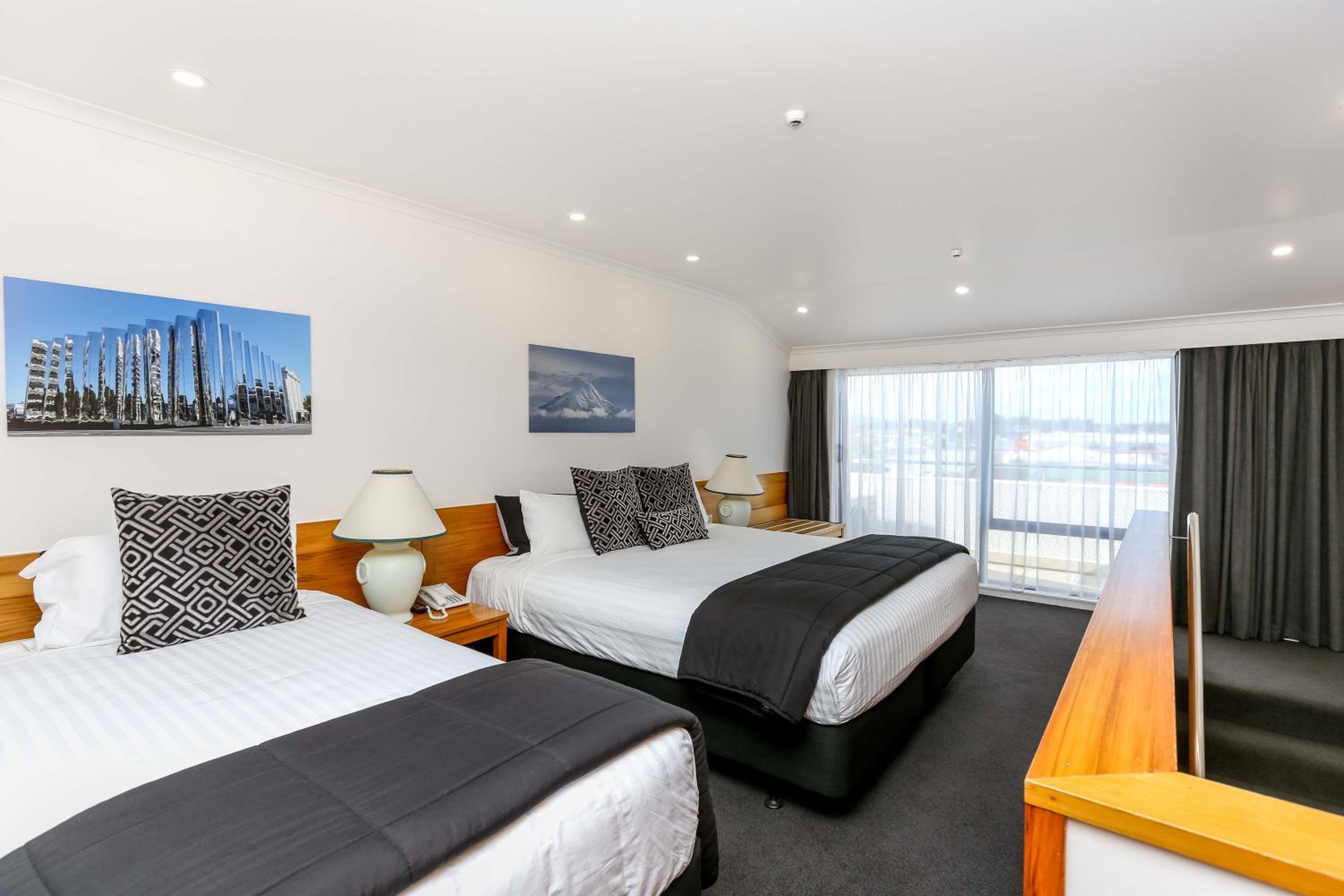 Plymouth Suite - Photo 1