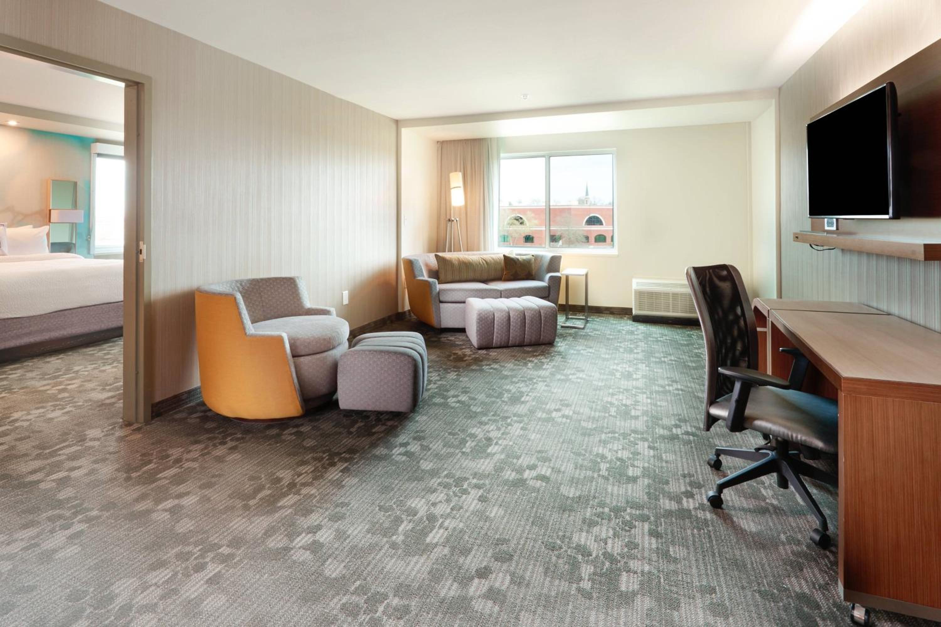 One-Bedroom King Suite with Bathtub and Sofa Bed - Mobility Access/Hearing Accessible
