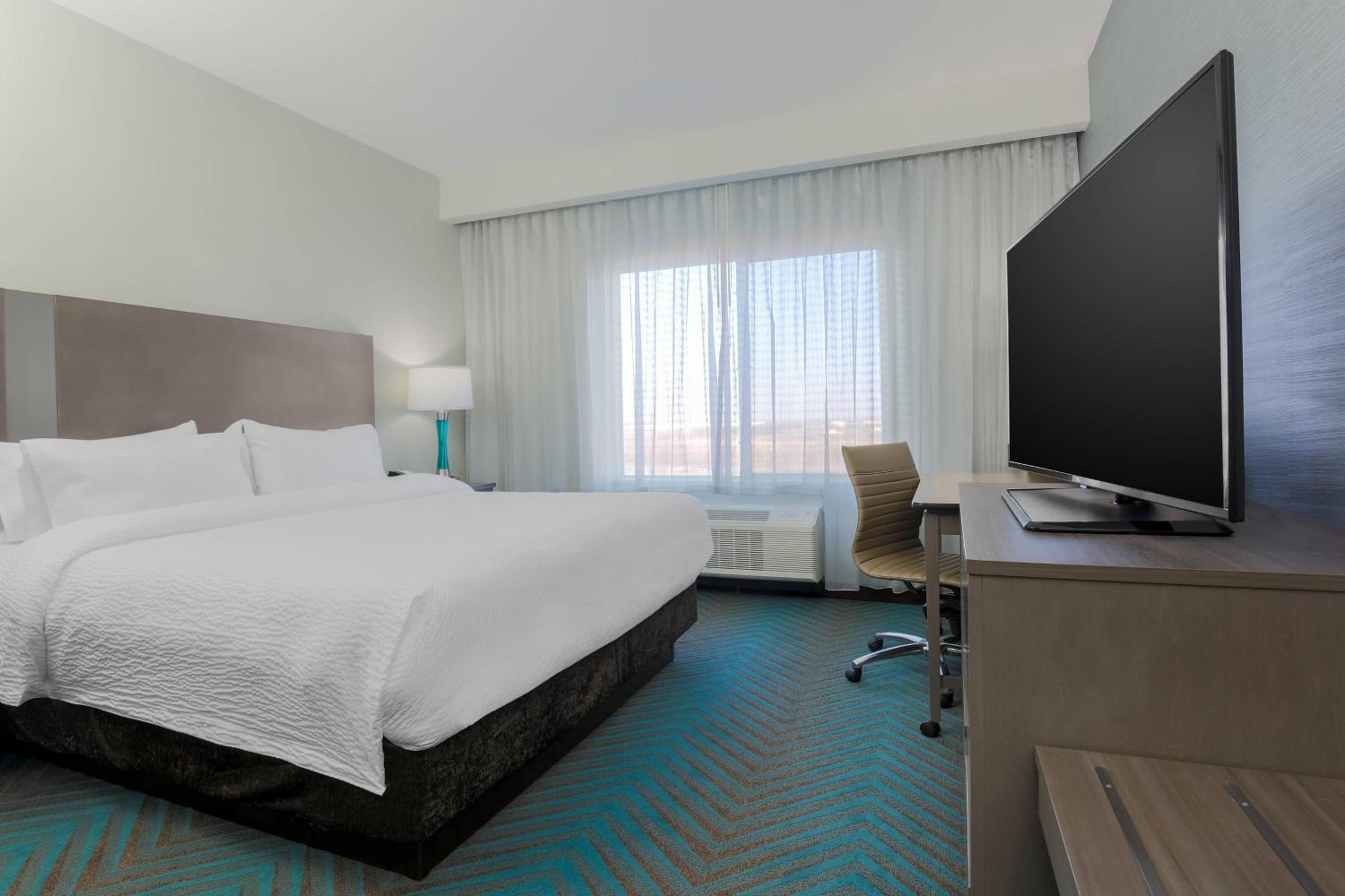 King Room with Roll-In Shower - Mobility Access/Hearing Accessible