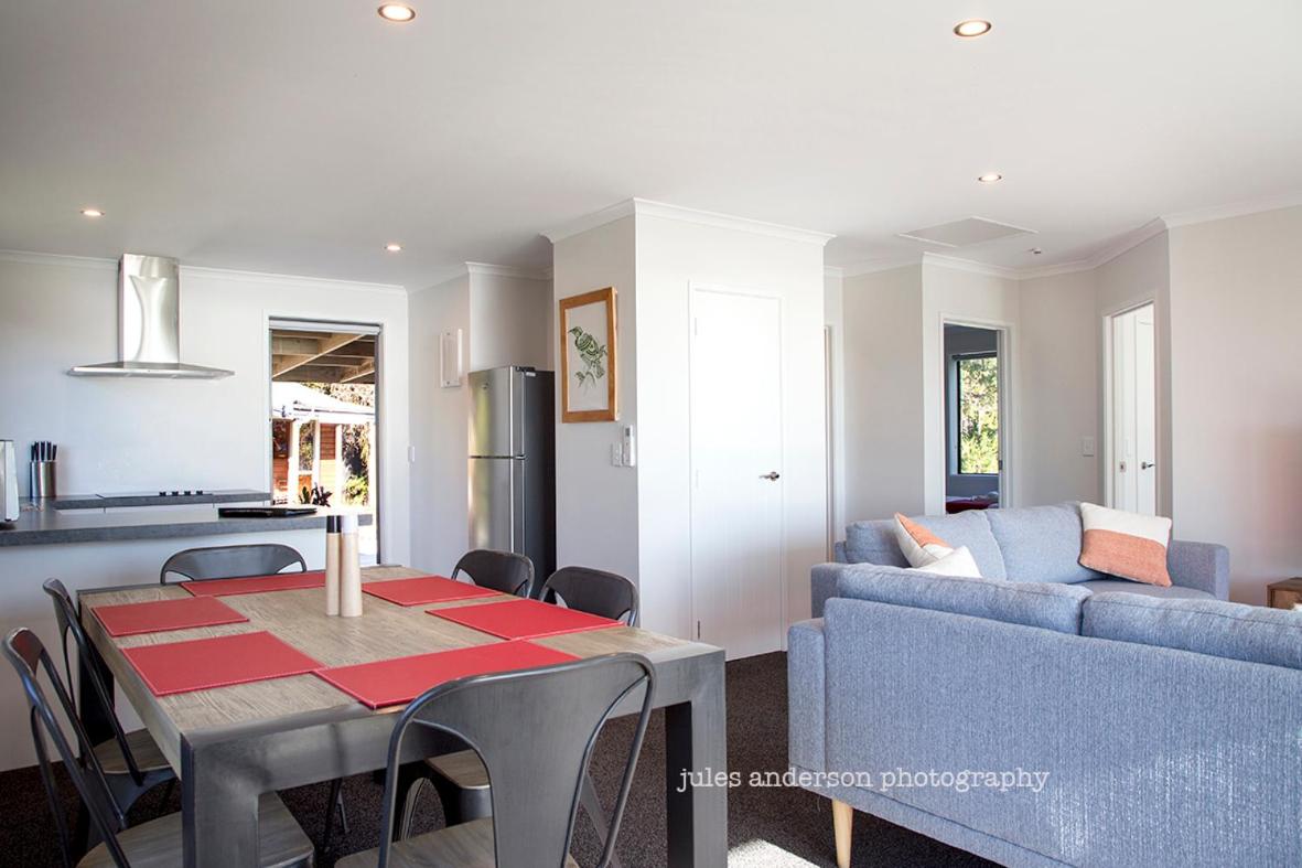 Deluxe Bungalow with Sea View - Photo 4