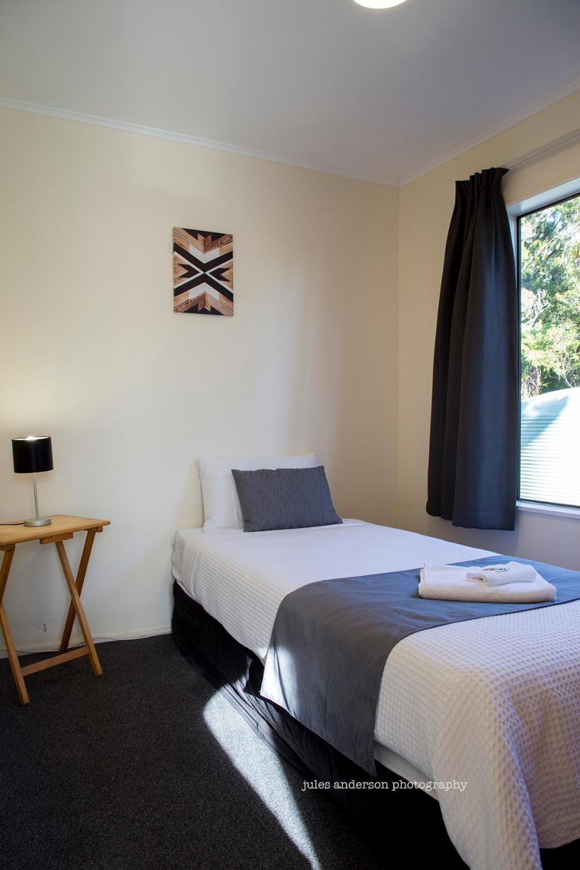 Three-Bedroom Cottage - Bush Cottage - Photo 2