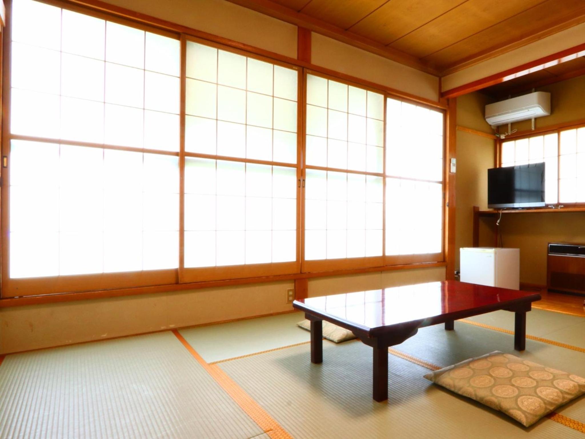 Japanese-Style Room with Private Bathroom photo 3