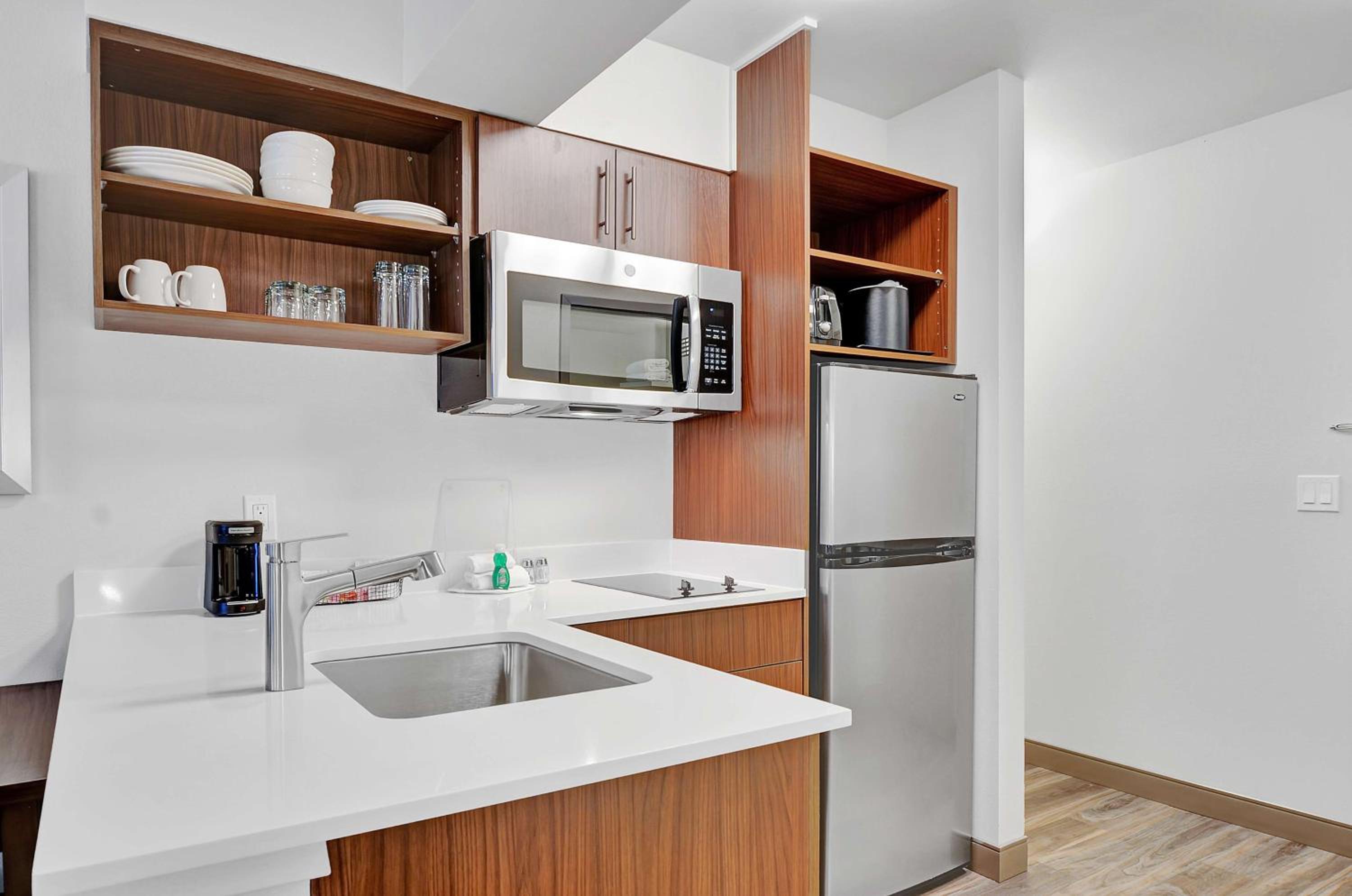 King Room with Kitchenette - Non-Smoking - Photo 5