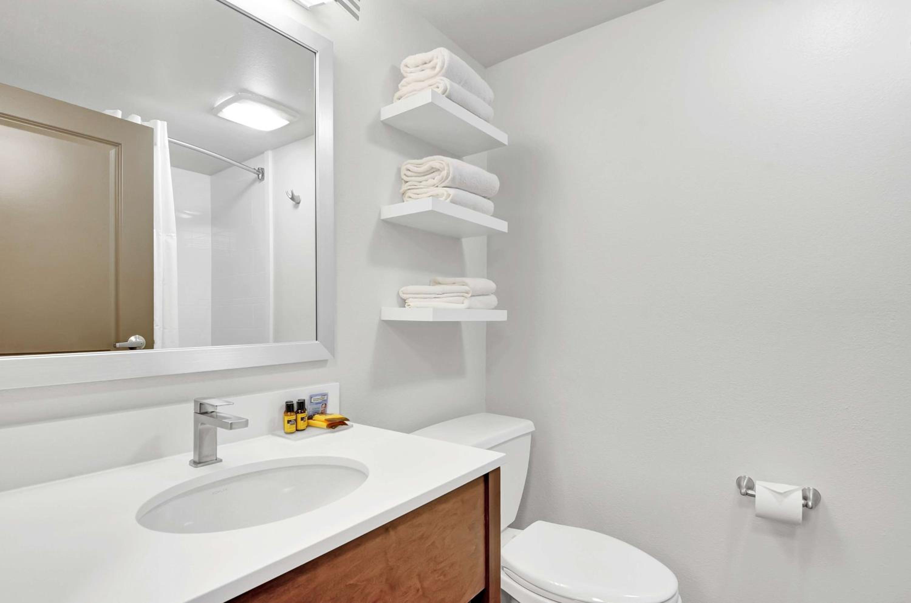 King Room with Kitchenette - Non-Smoking - Photo 2