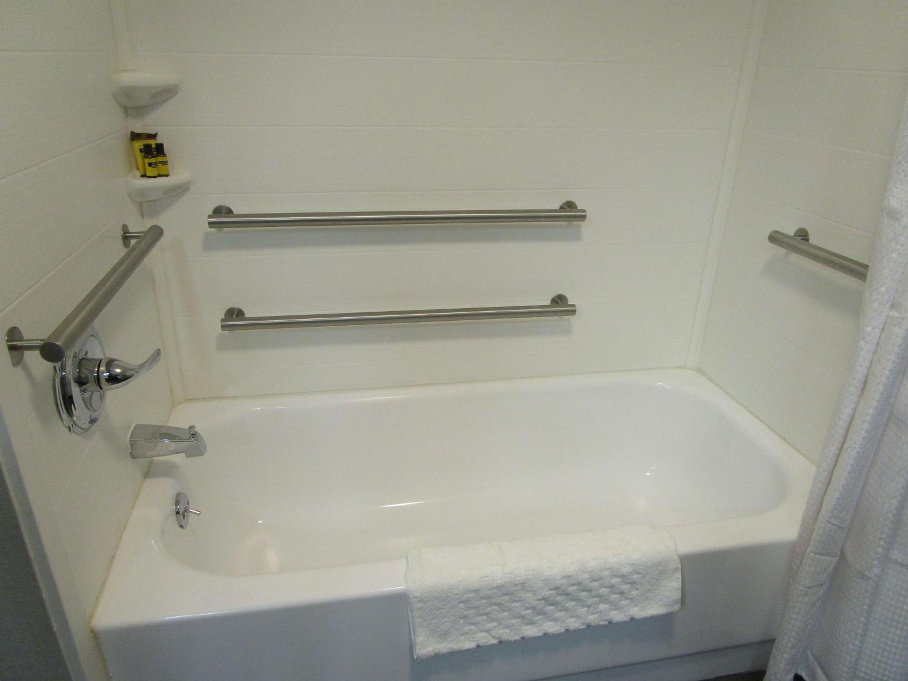 King Room with Bath Tub - Disability Access/Non-Smoking  - Photo 4