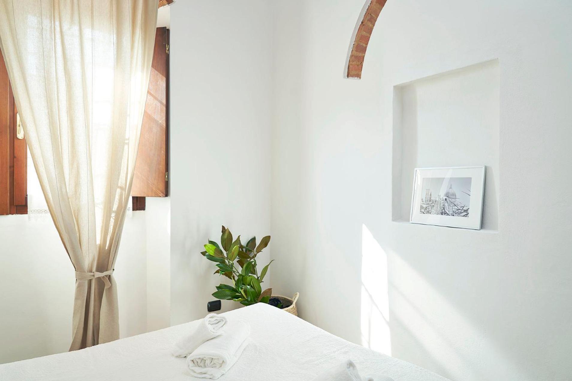 Apartment with Balcony photo 2