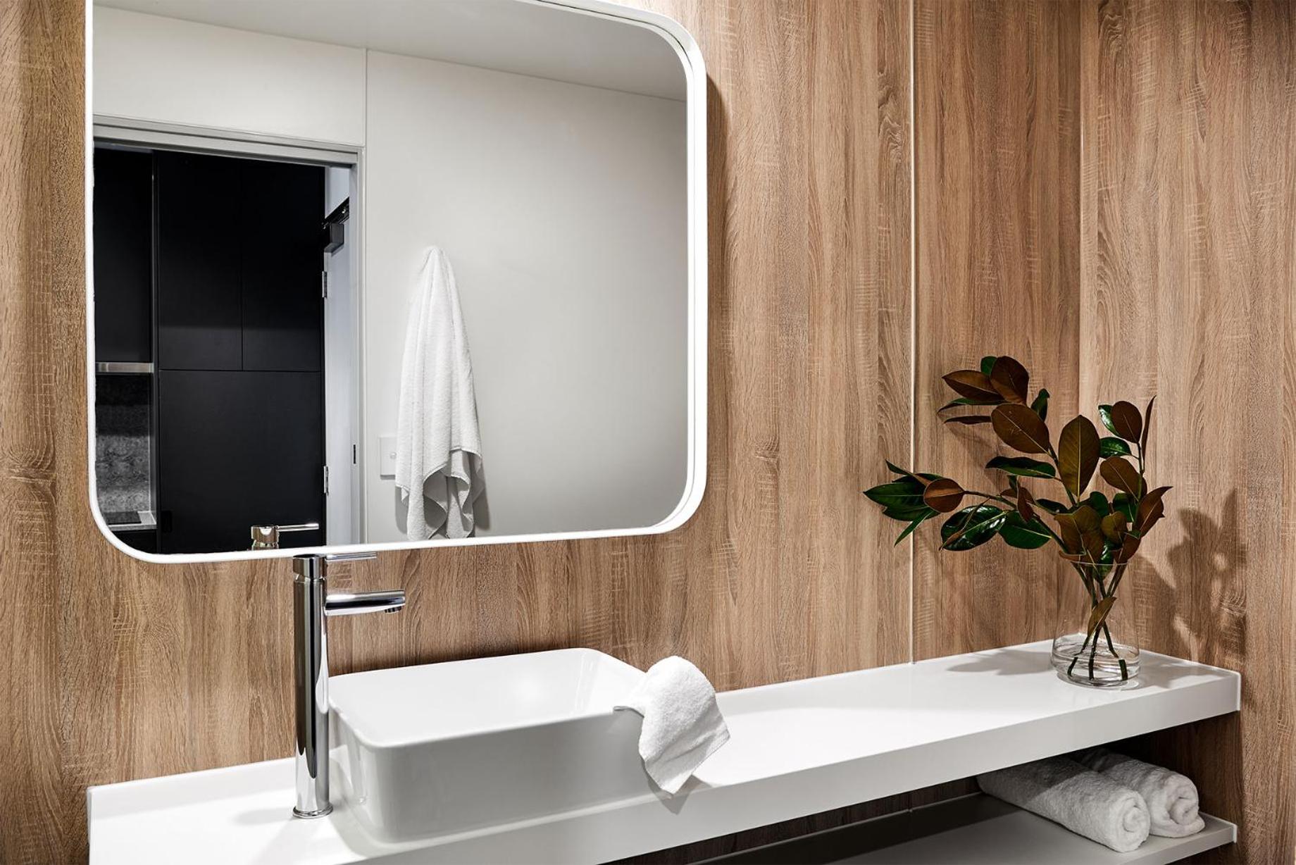 Comfy Queen + Single