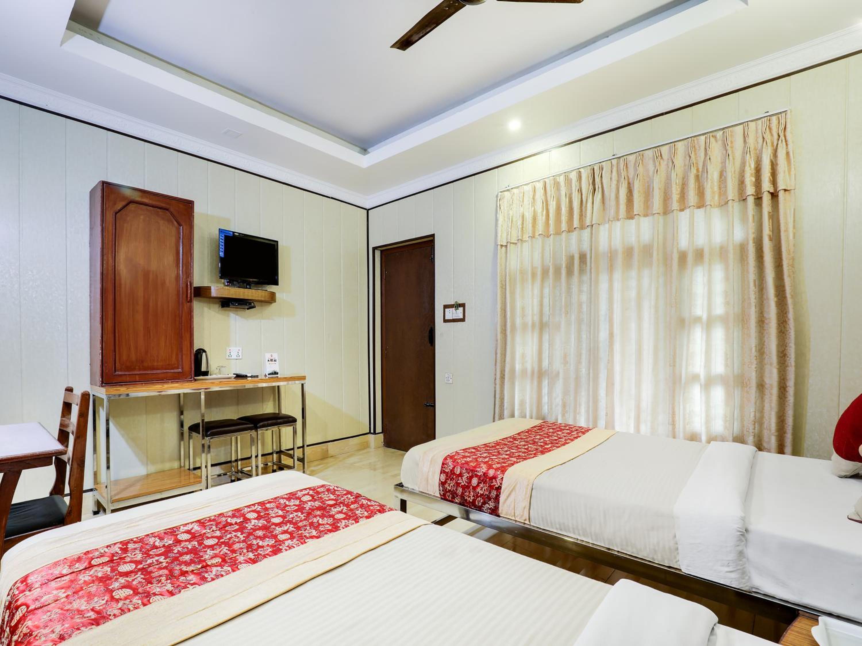 Deluxe Room - Photo 27