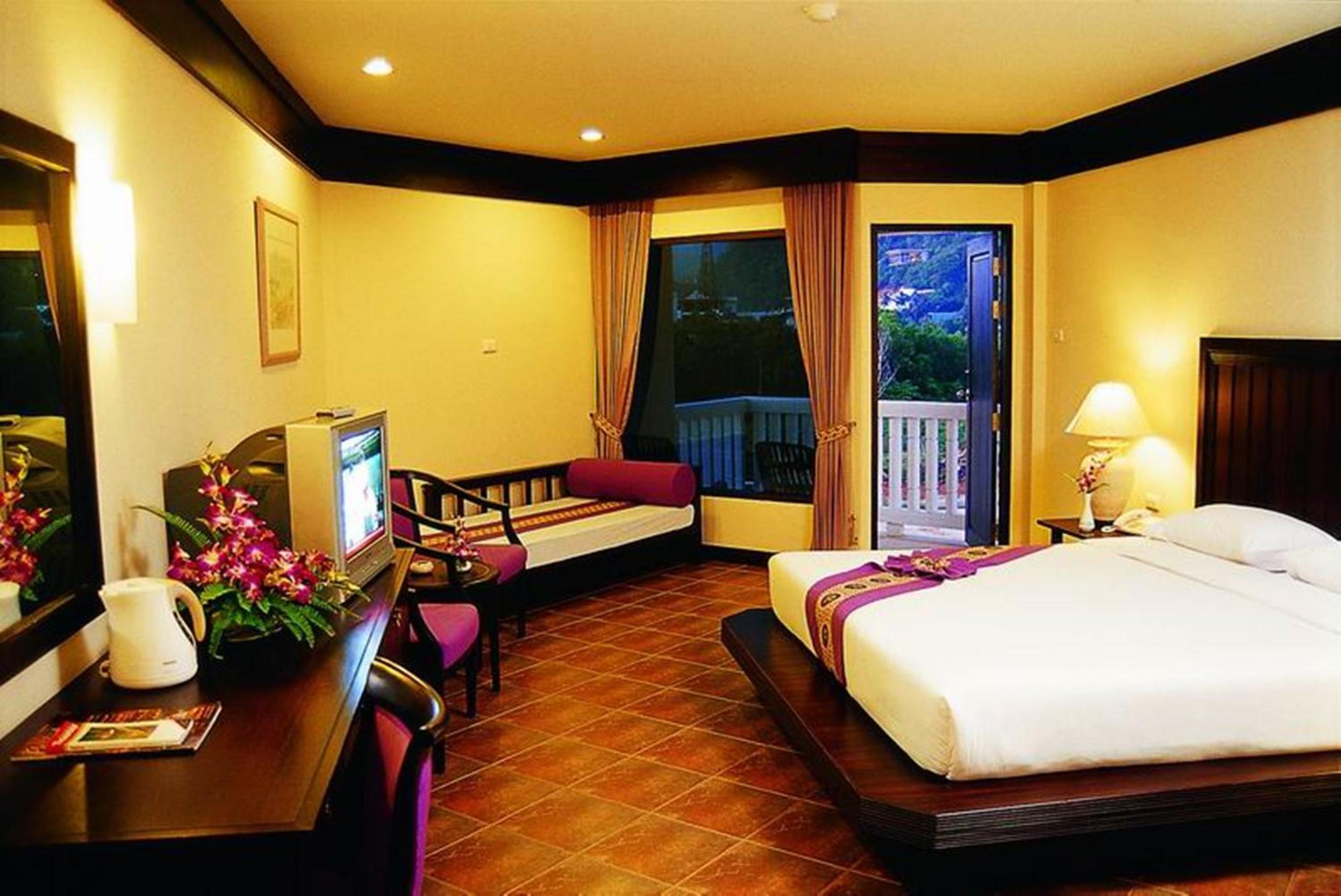 Deluxe Double or Twin Room - Photo 11