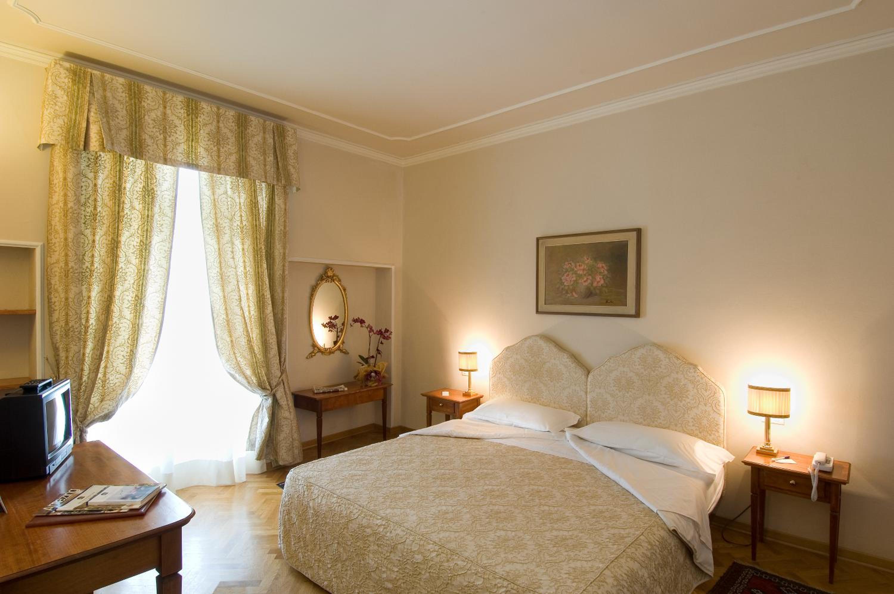 Deluxe Double or Twin Room - Photo 7