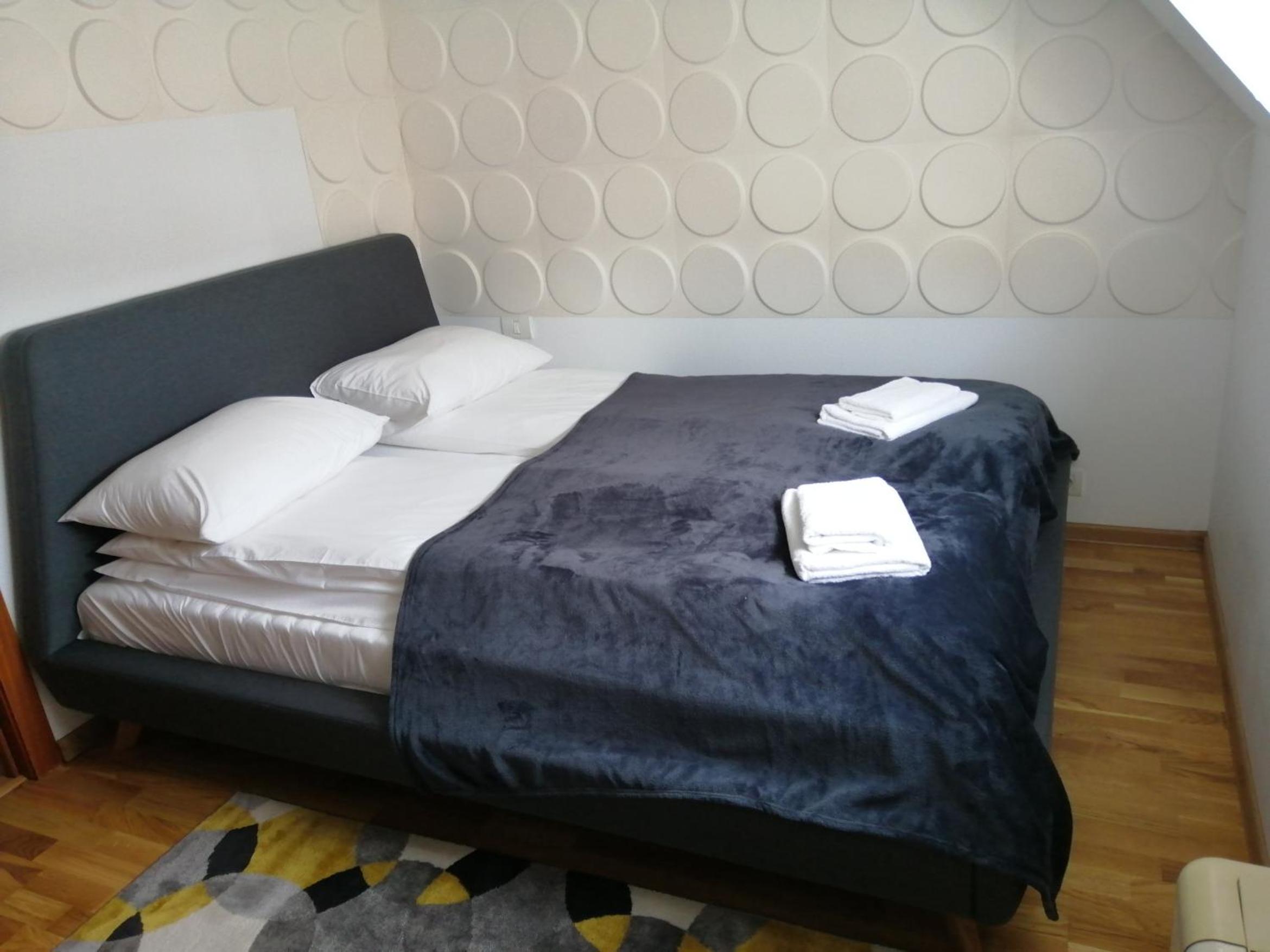 One-Bedroom Apartment - Photo 12