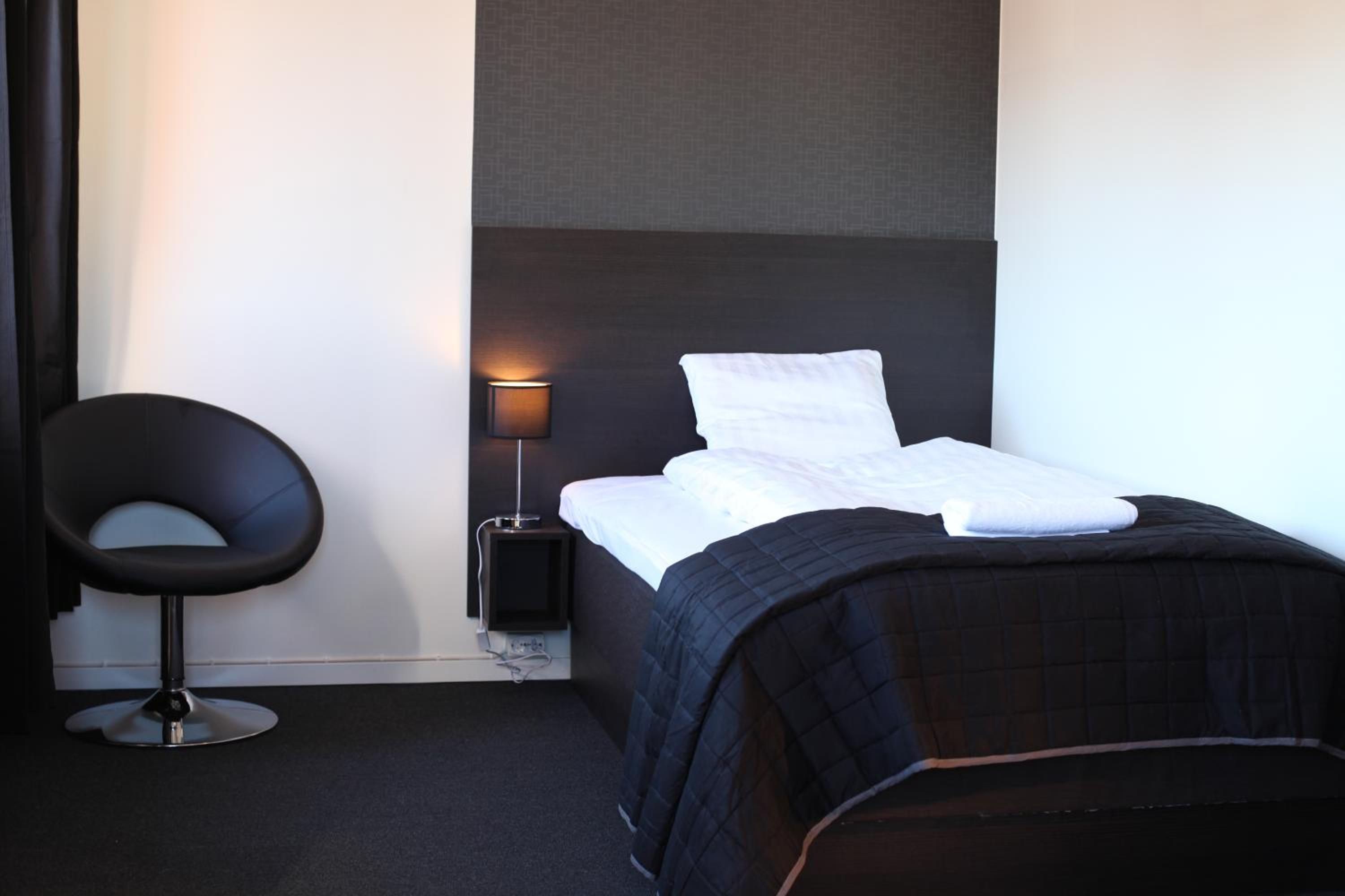 Single Room photo 2