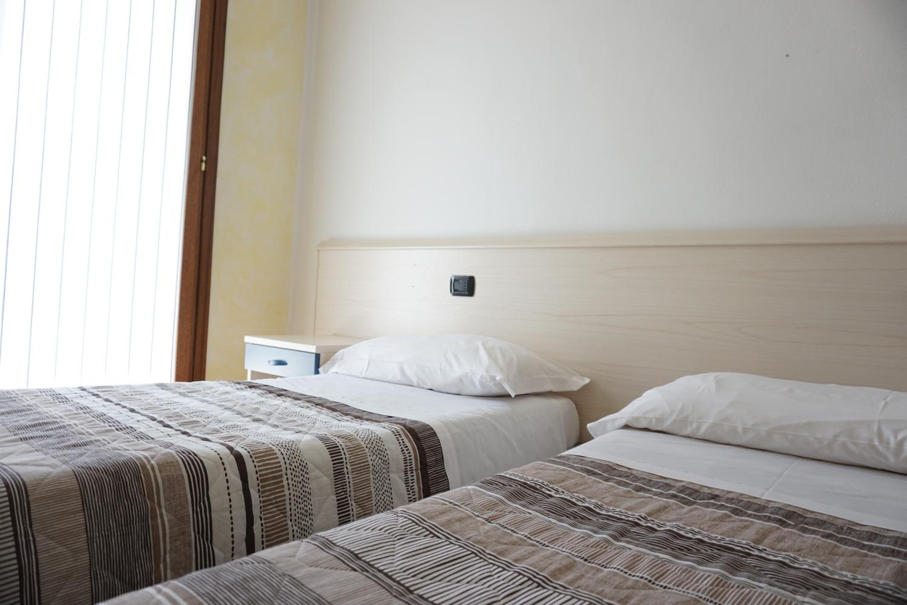 Twin Room - Photo 18