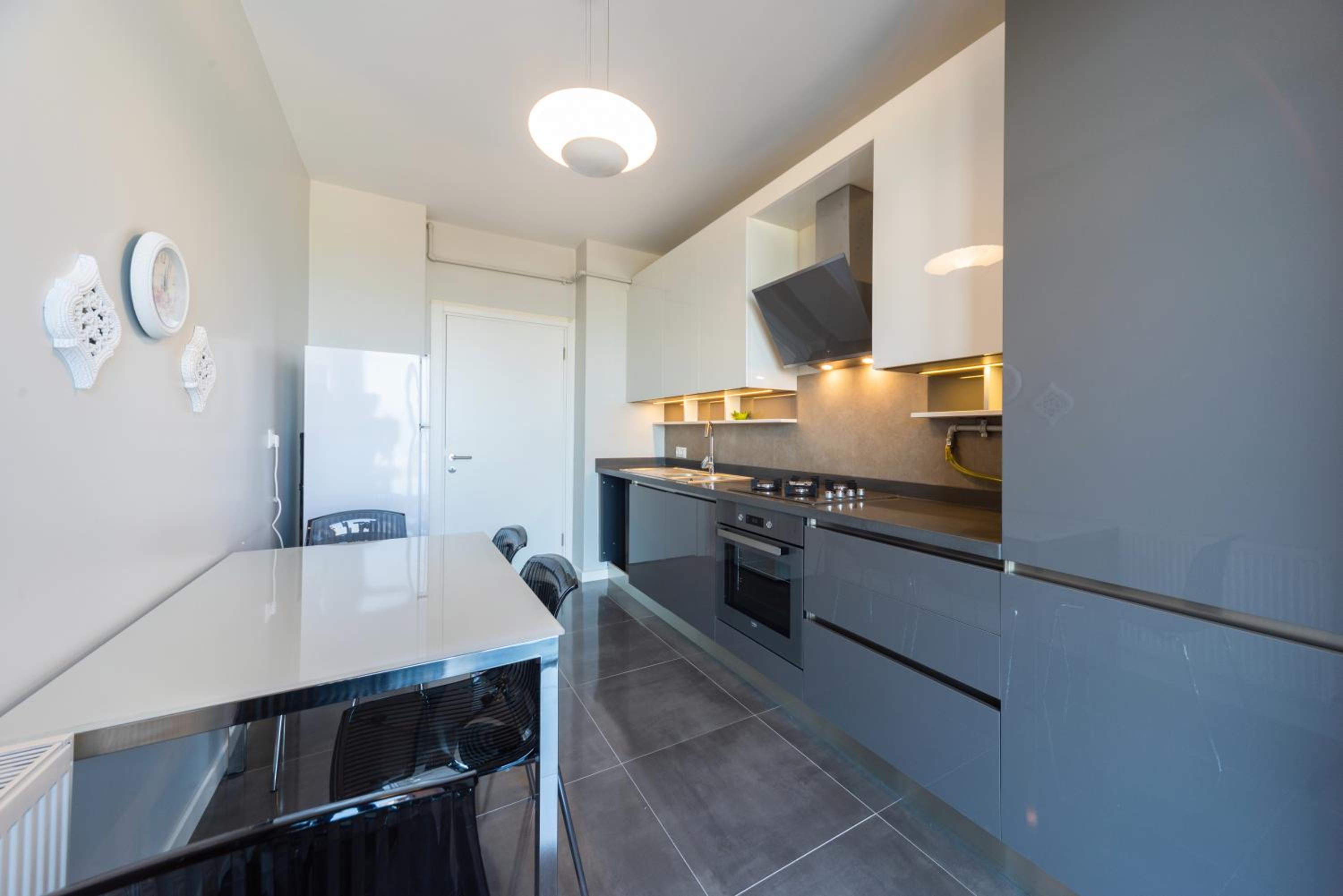 Three-Bedroom Suite - Photo 6