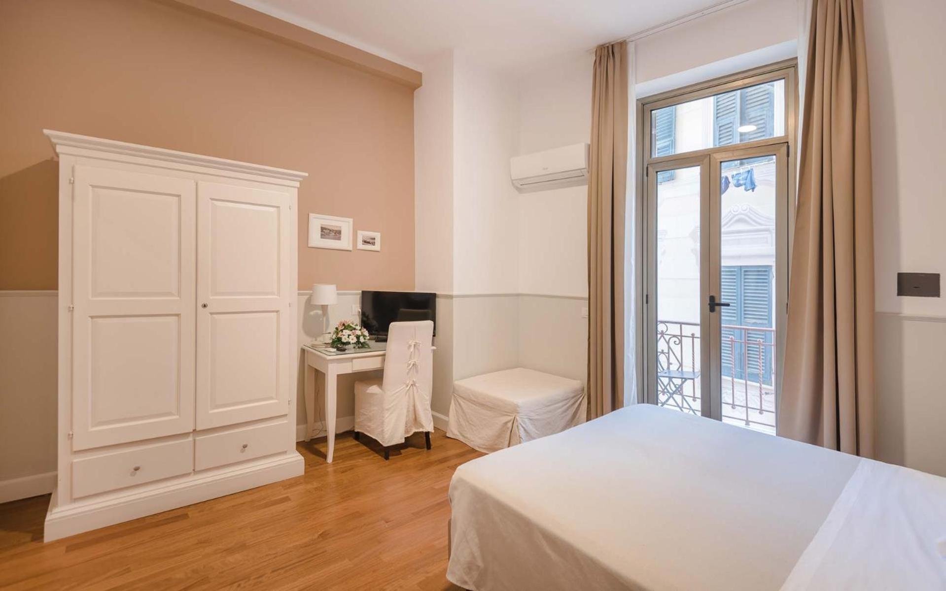 Double or Twin Room with Balcony - Photo 3