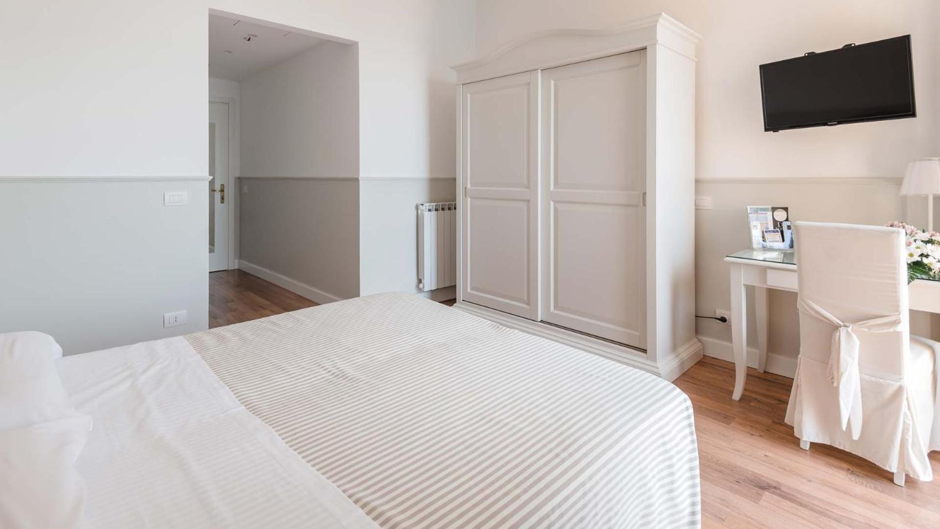 Double or Twin Room with Sea View - Photo 2