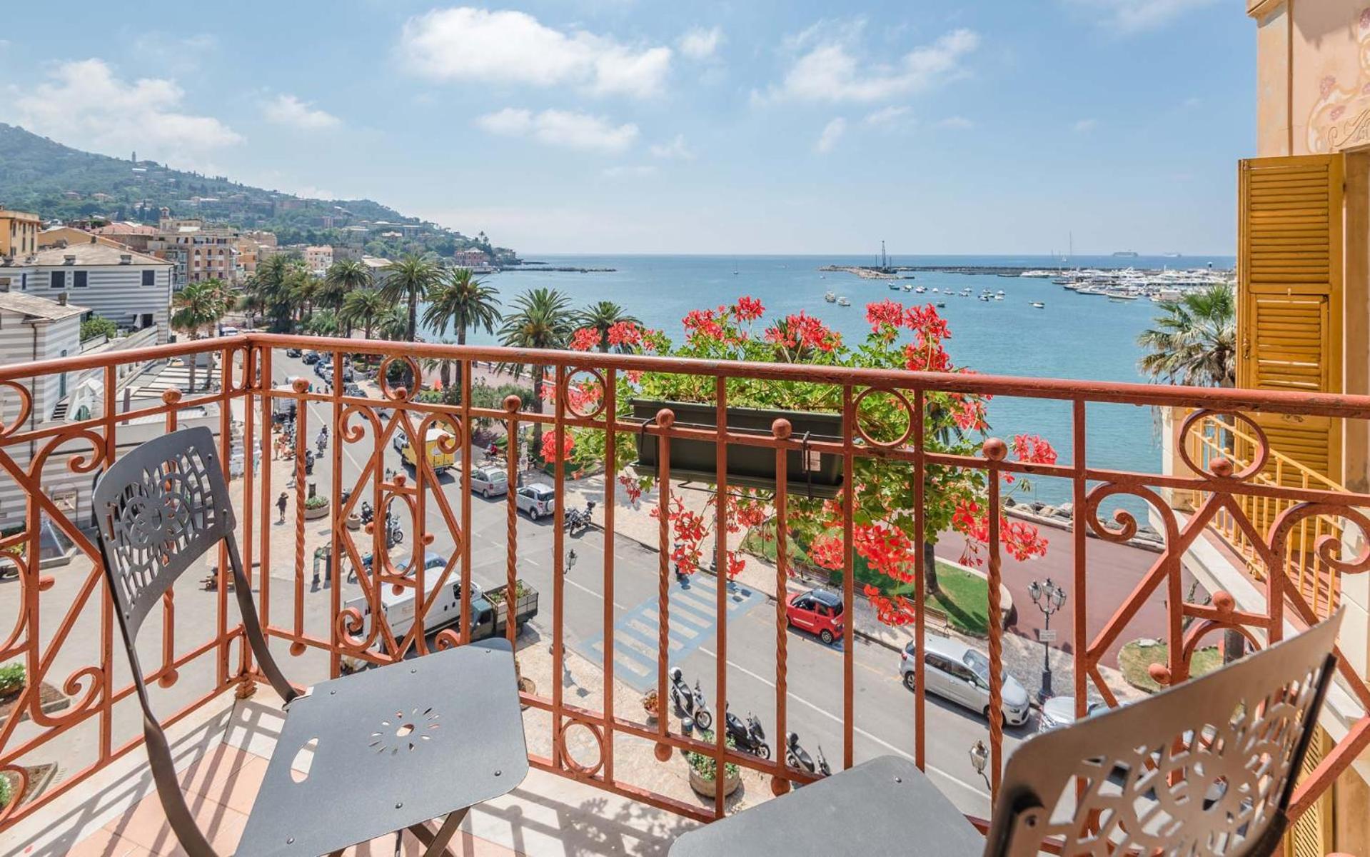 Double or Twin Room with Sea View - Photo 6
