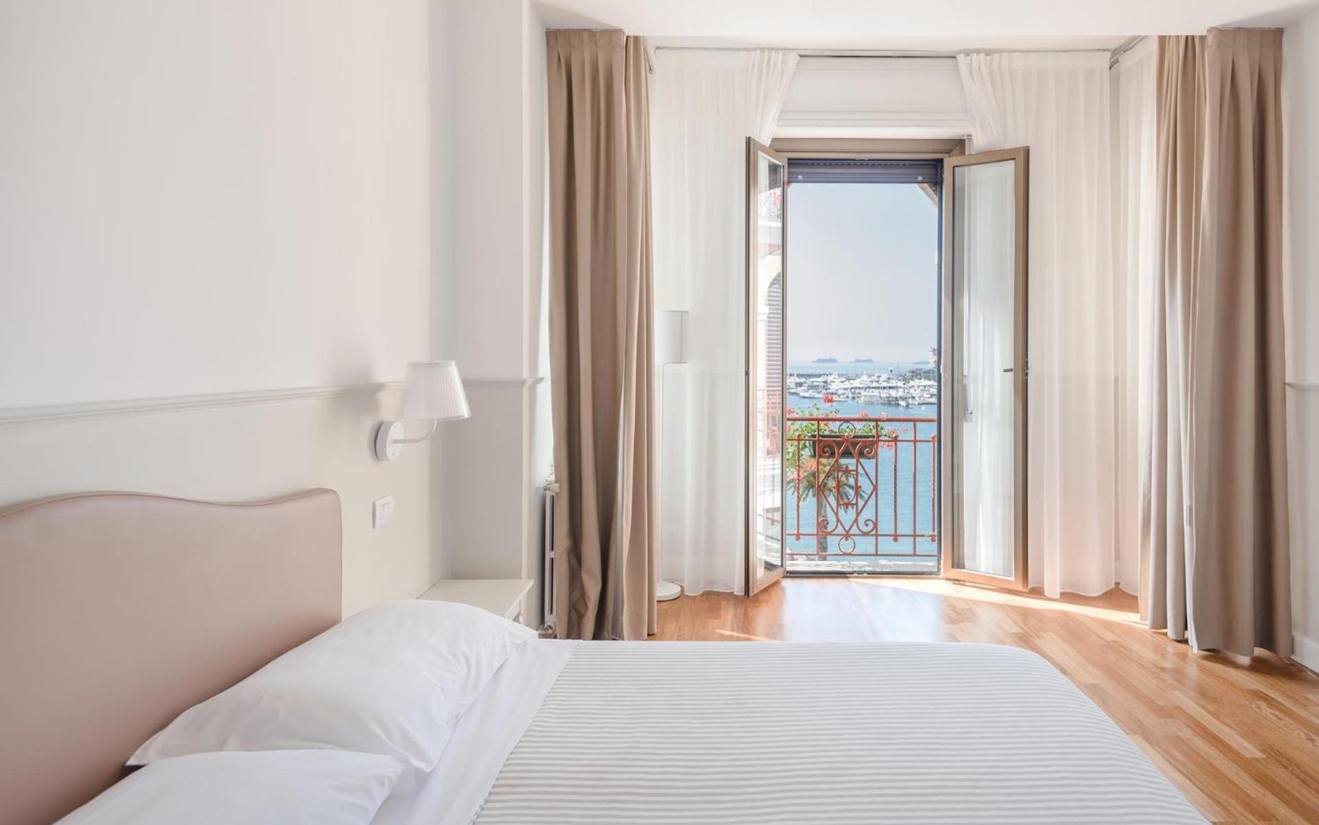Triple Room with Sea View - Photo 3