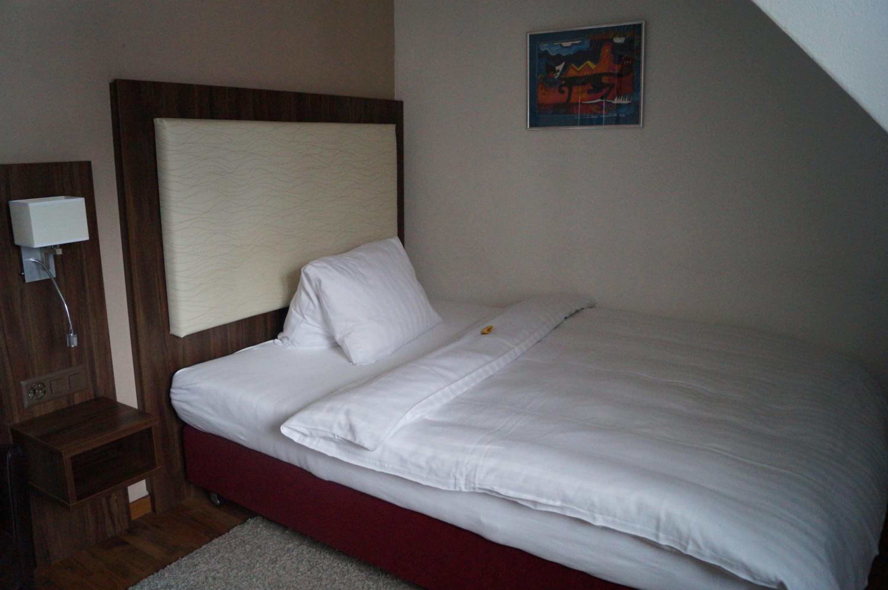 Single Room Facing Street photo 1
