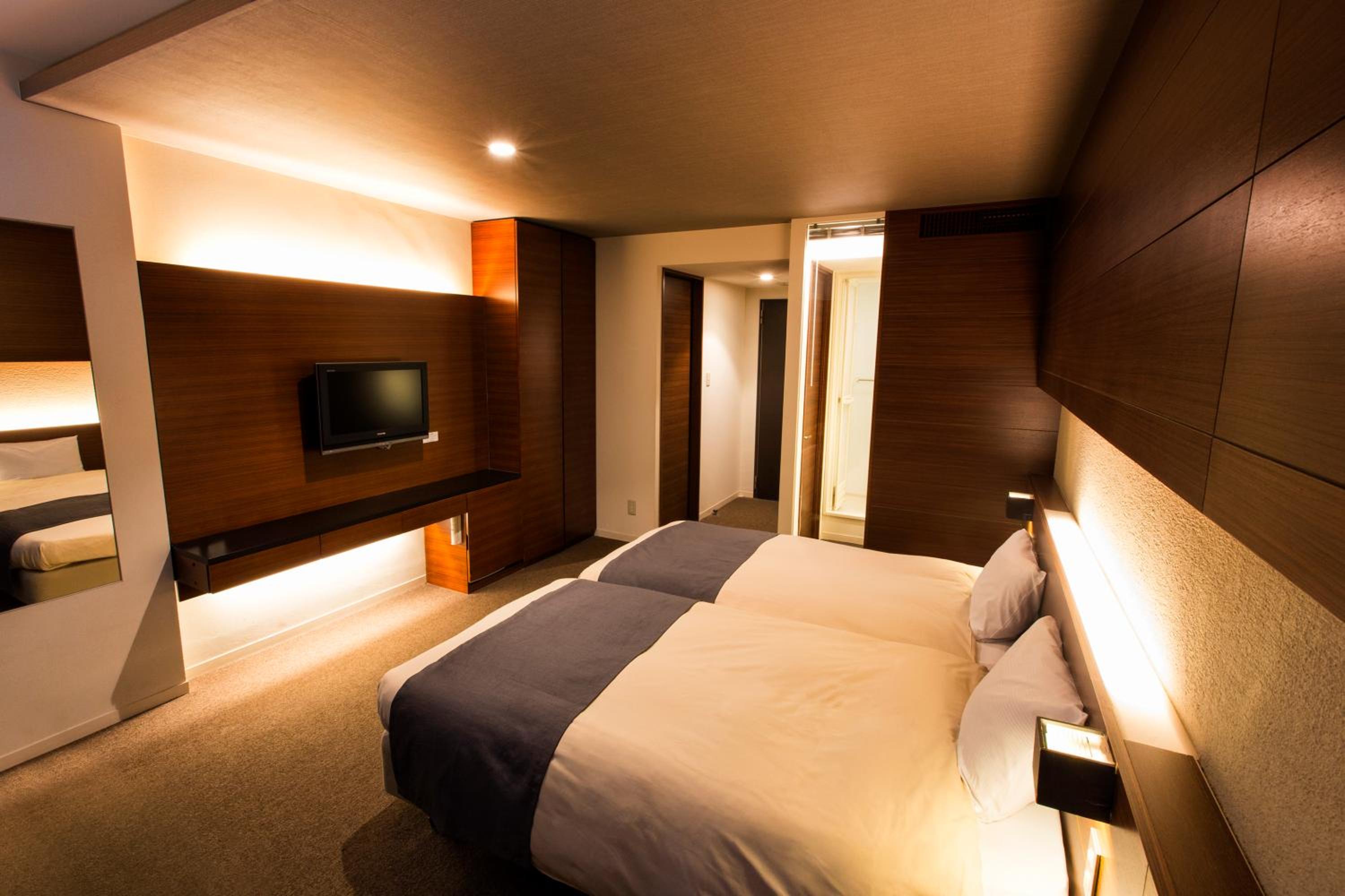 Modern Japanese or Modern Twin Room with Shared Bathroom - Non-Smoking photo 1