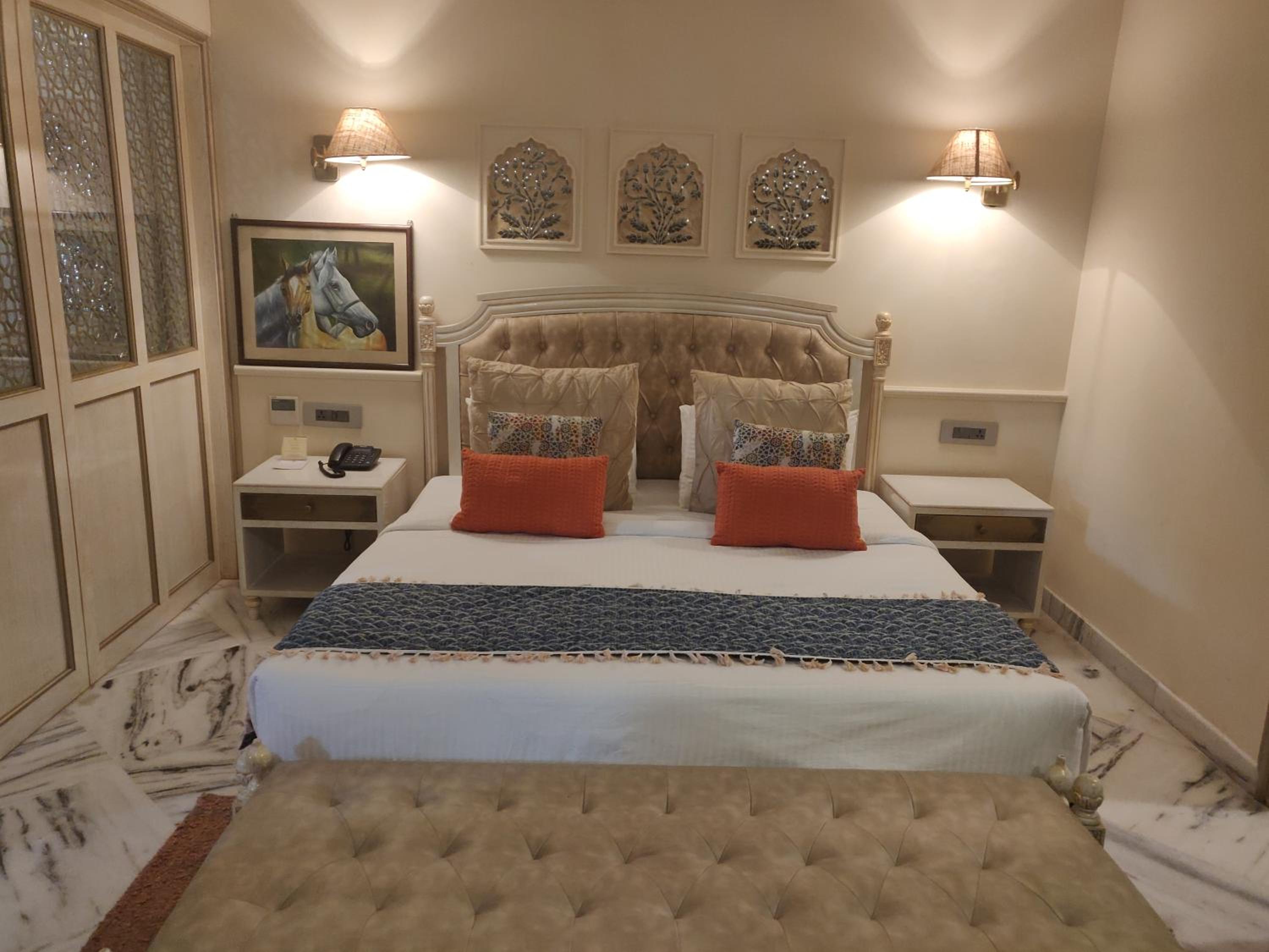 Family Suite:  Enjoy Happy Hours with 2+1 offer, 20% off on F&B services,20% Off on Laundry service ,Free Pick up on Arrival only from Train or Bus station (8am-8pm) - Photo 15