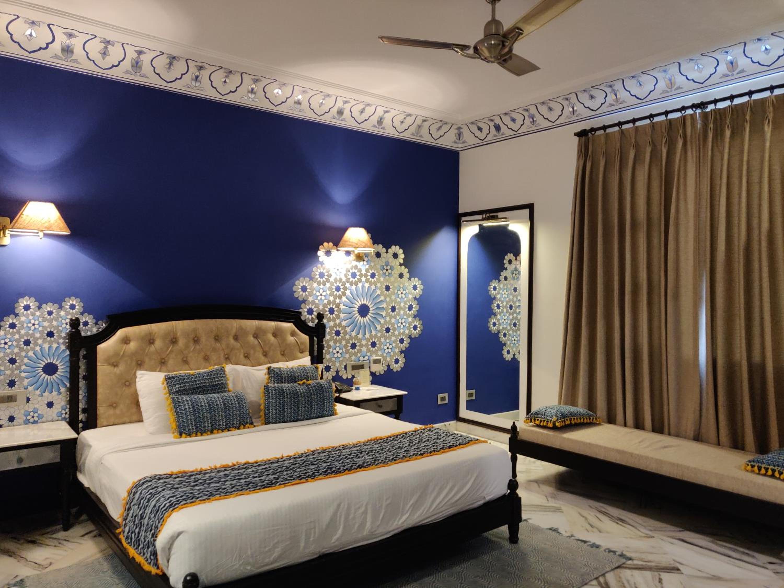 Royal Room King Size Bed: Enjoy Happy Hours with 2+1 offer, 20% off on F&B services,20% Off on Laundry service ,Free Pick up on Arrival only from Train or Bus station (8am-8pm) - Photo 14