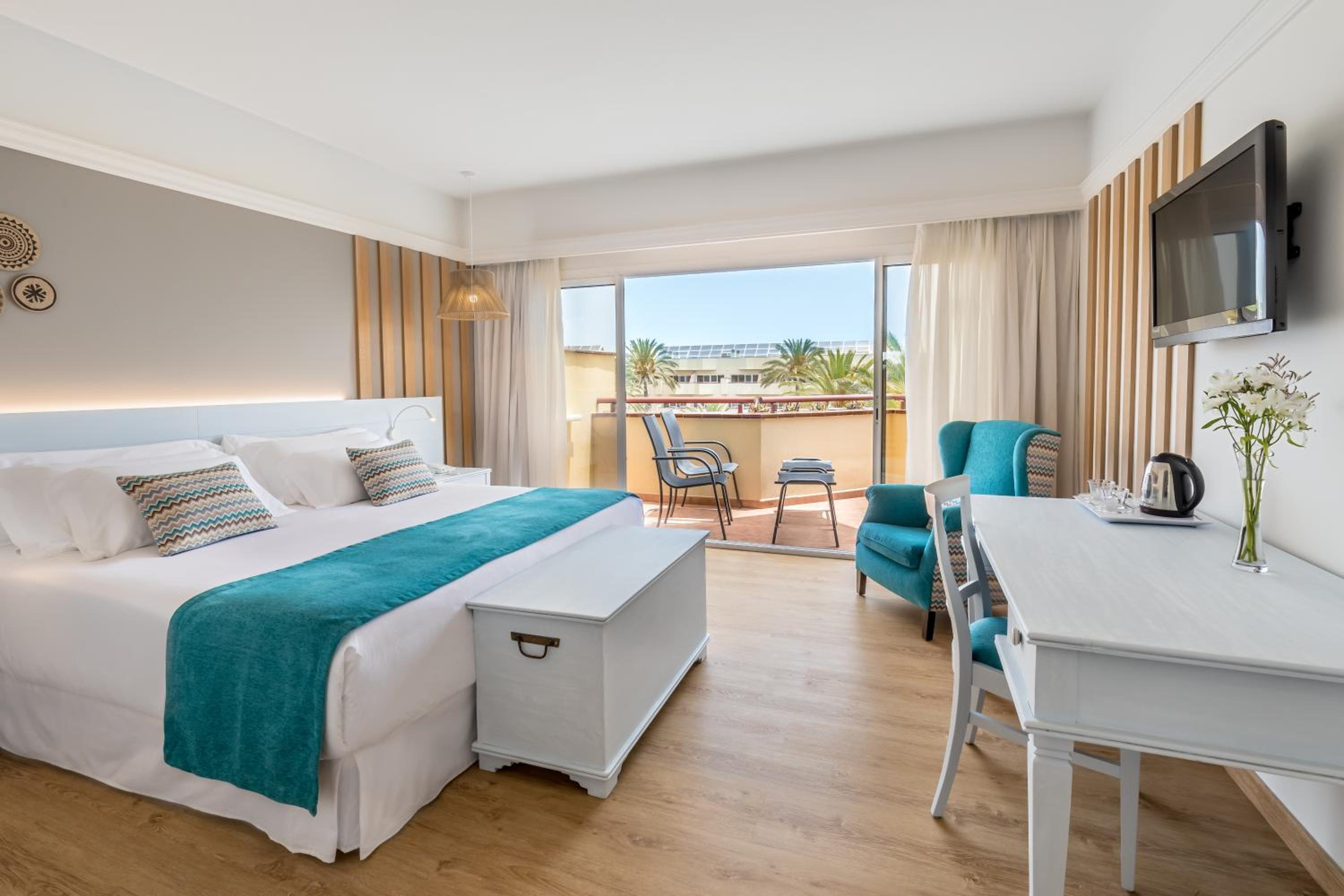 Habitación Doble con Vista a la Piscina