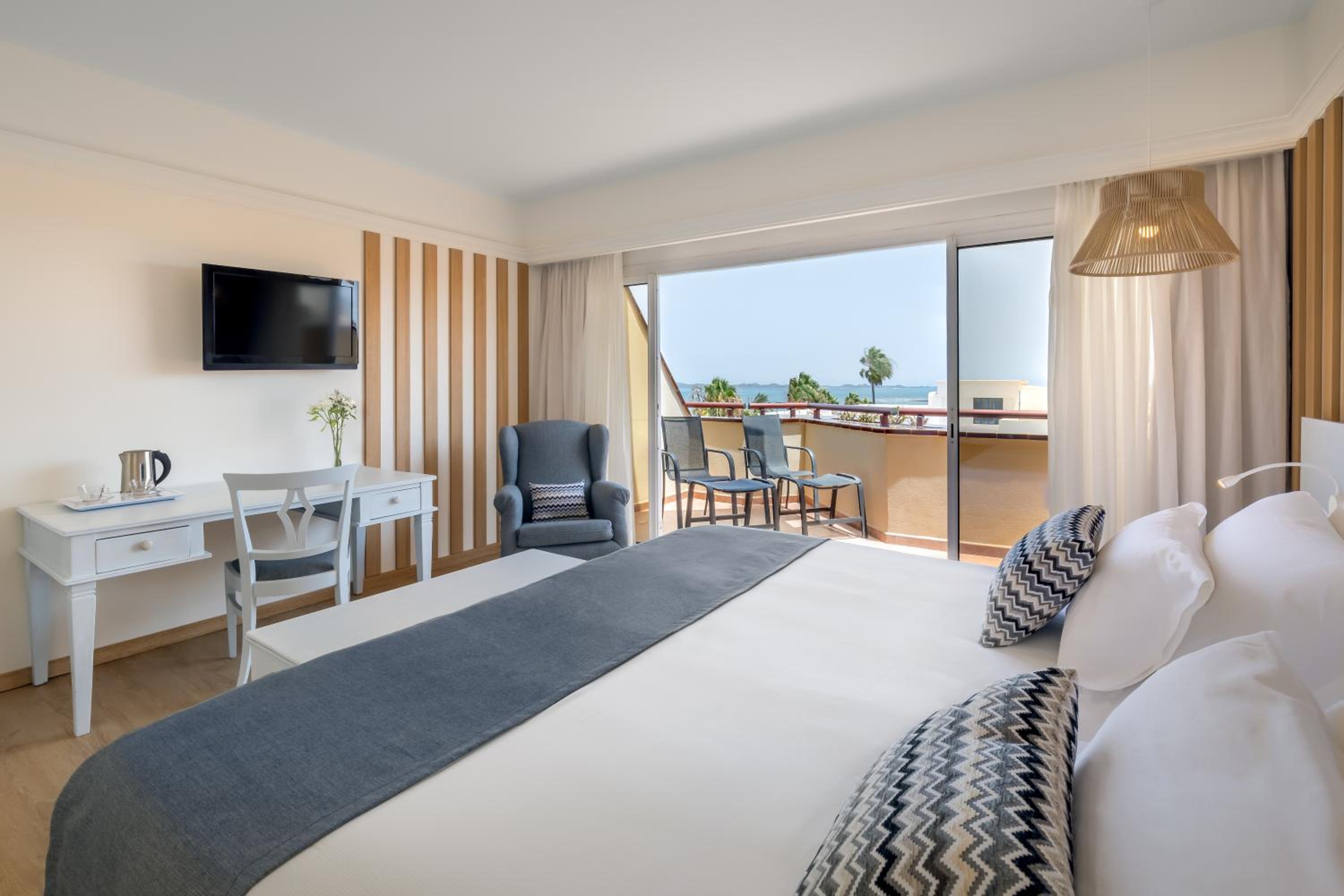 Double or Twin Room with Side Sea View - Photo 1