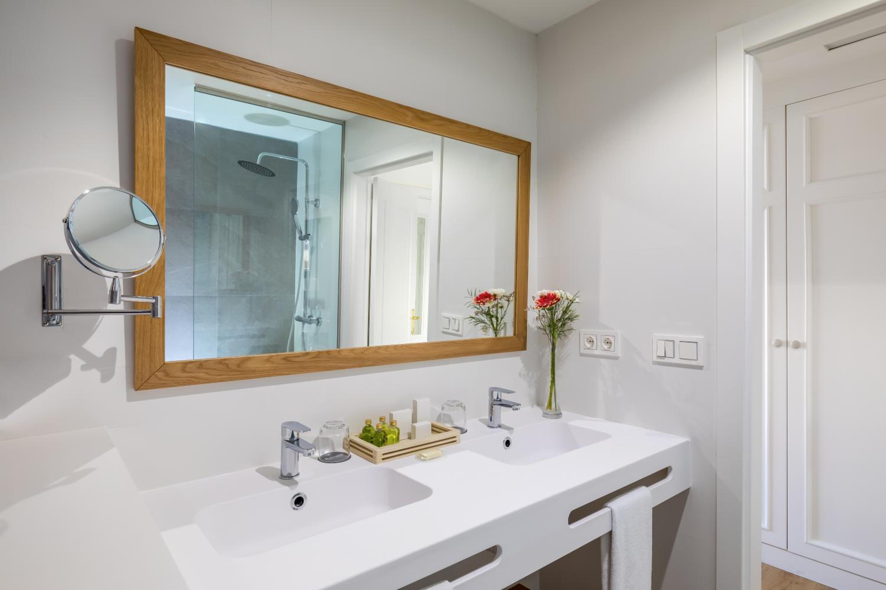 Double Room - Photo 6