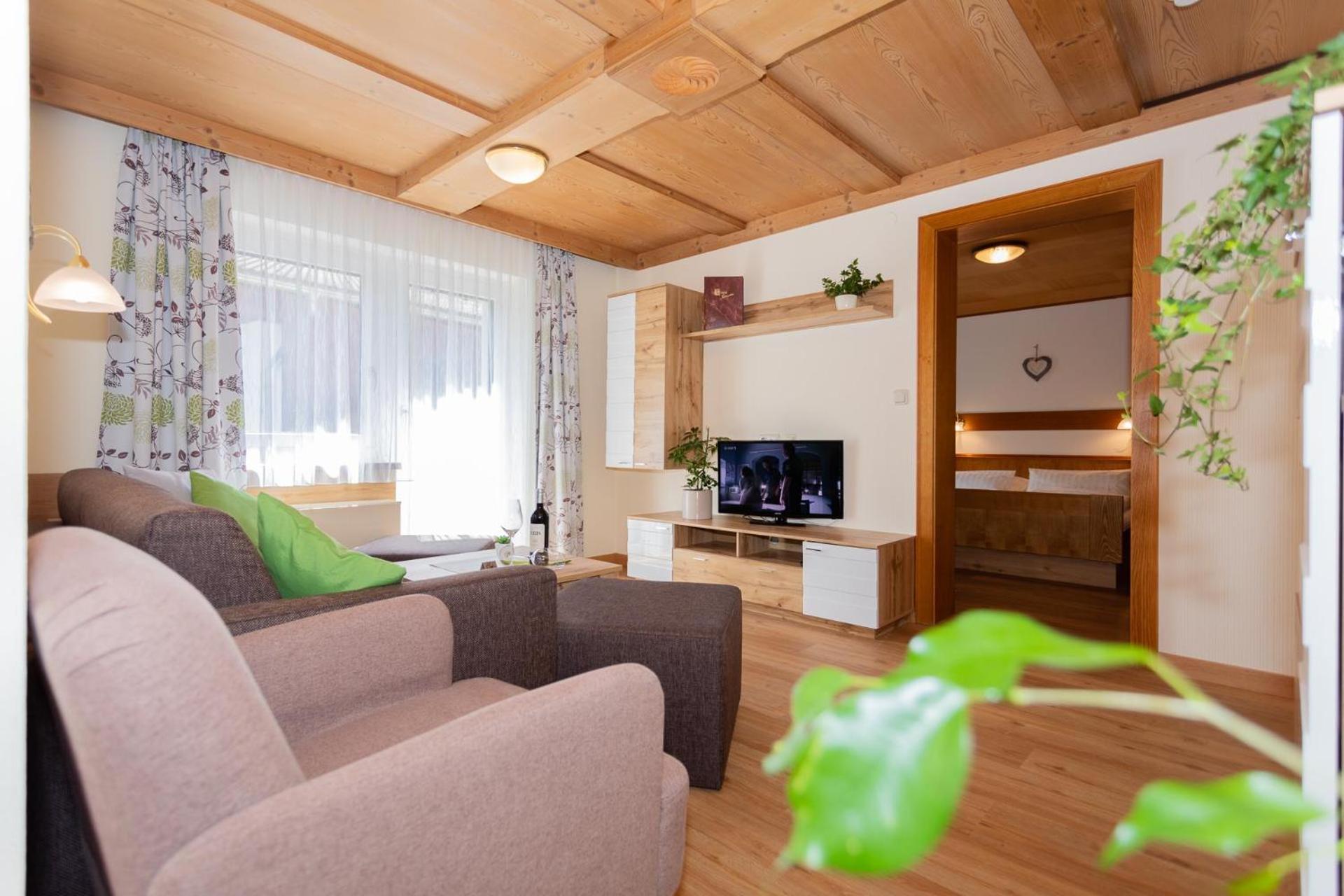 Two-Bedroom Apartment with Shower  photo 2
