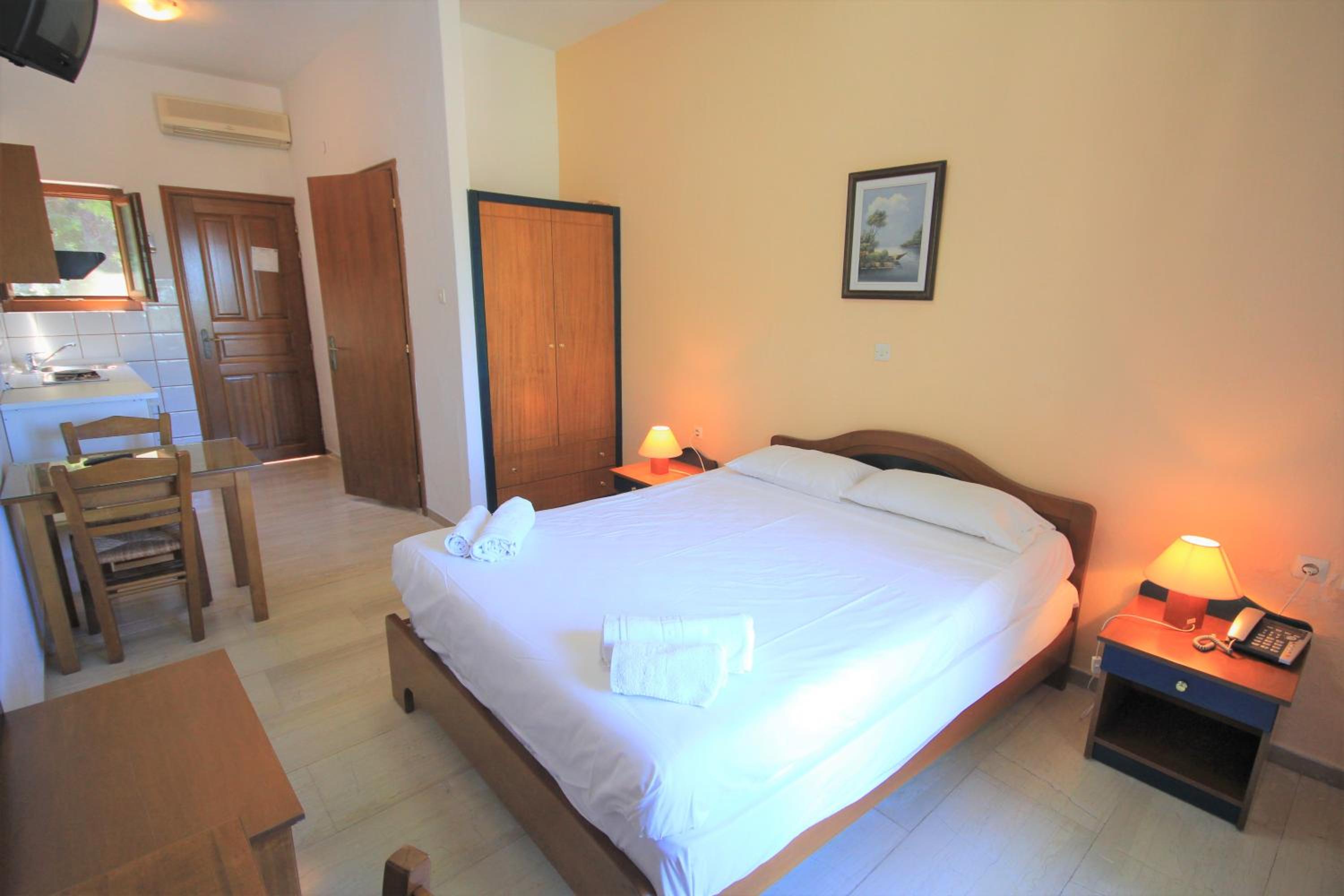 Studio with Sea View (2 Adults) - Photo 1