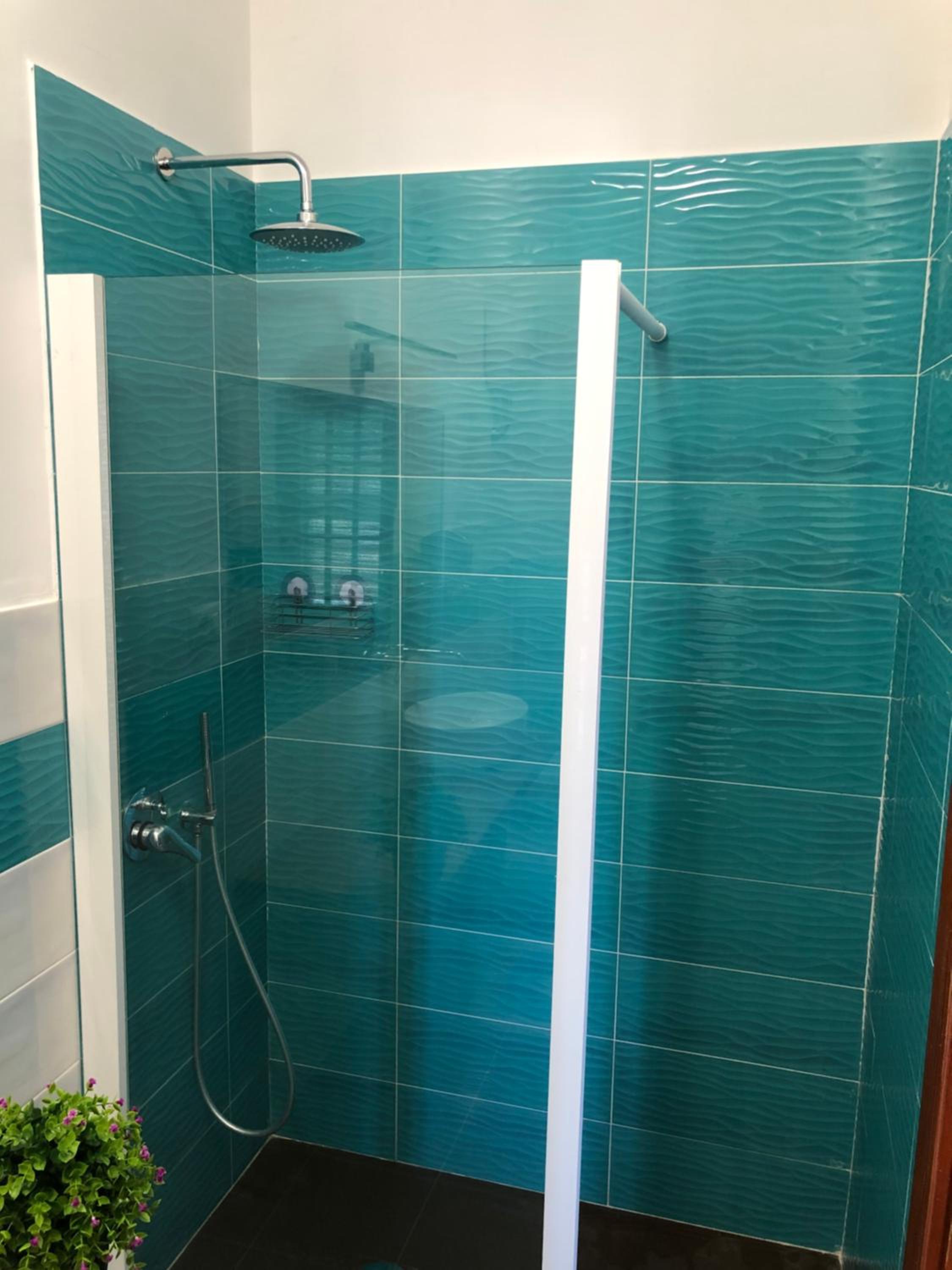 Quadruple Room with Private Bathroom - Photo 5