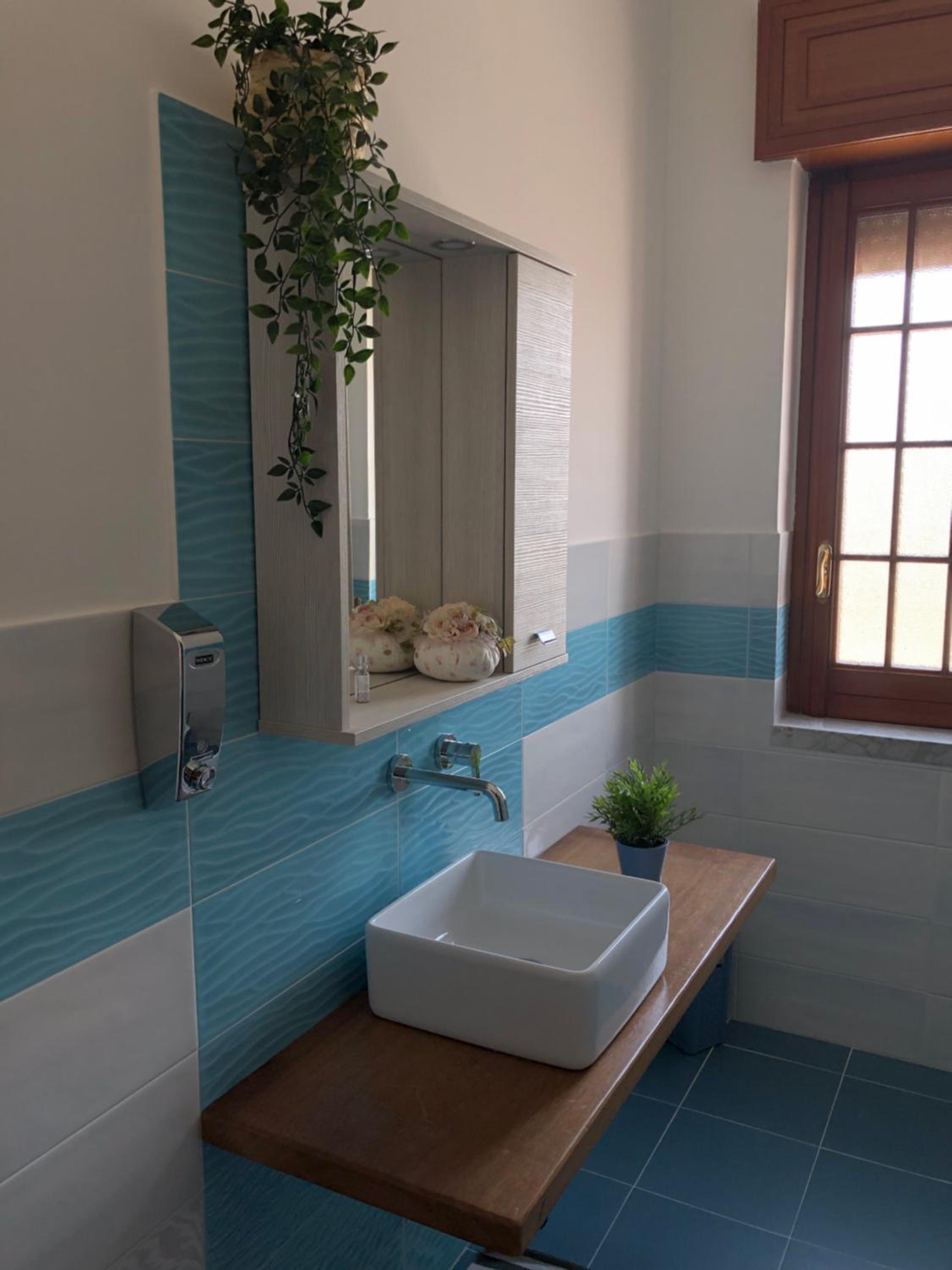 Double Room with Private Bathroom - Photo 2