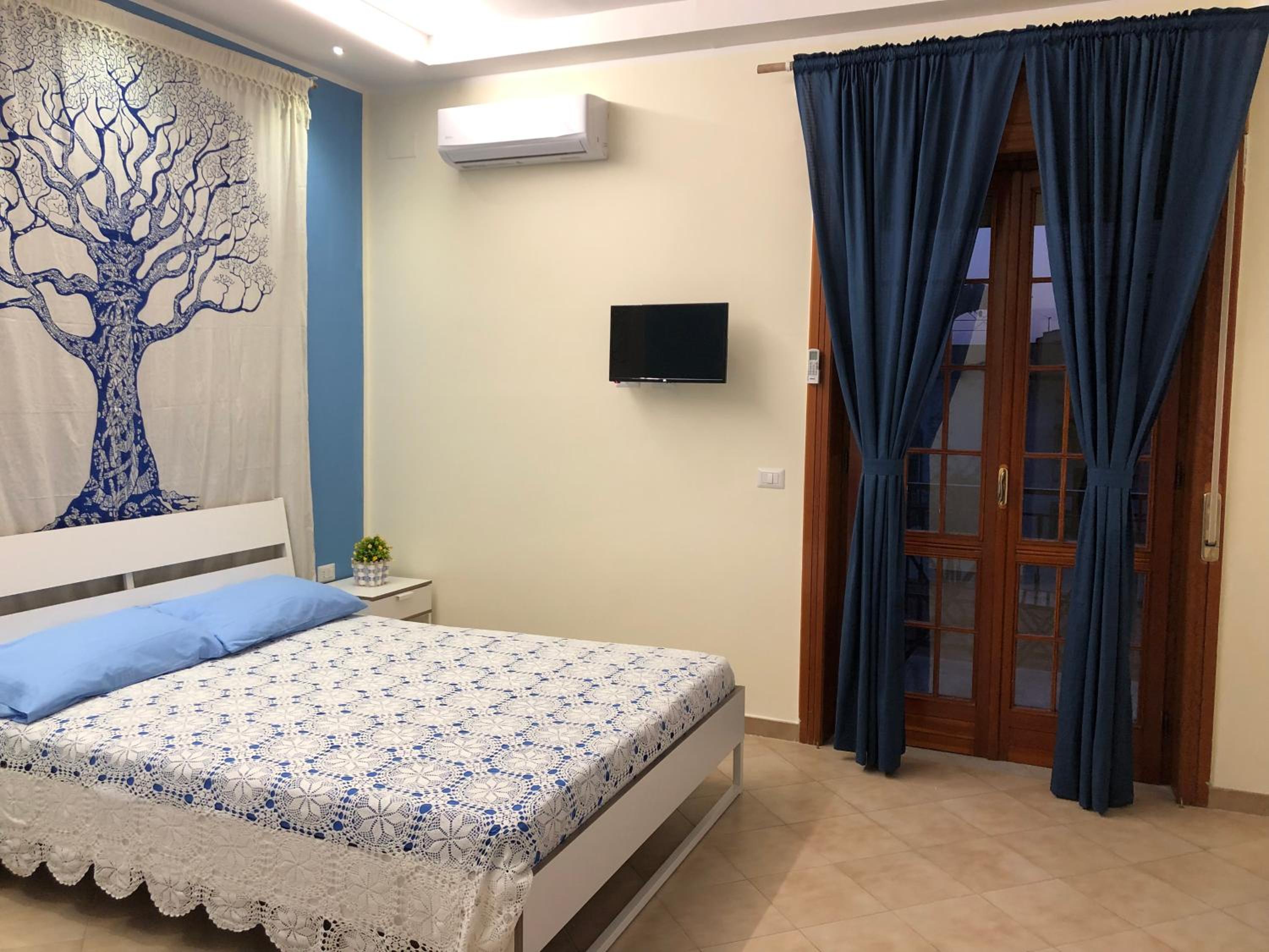 Triple Room with Private Bathroom - Photo 11