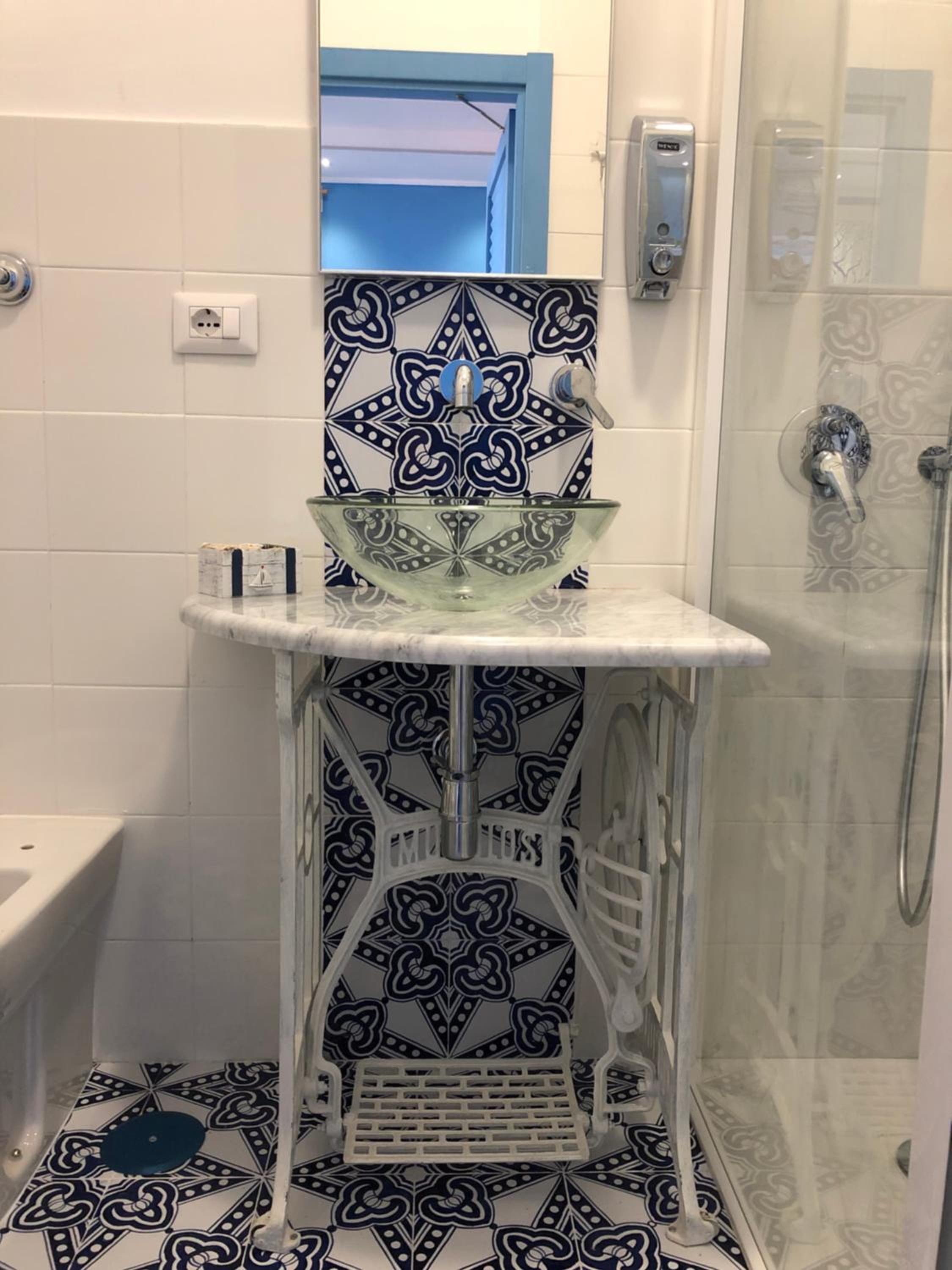 Triple Room with Private Bathroom - Photo 10
