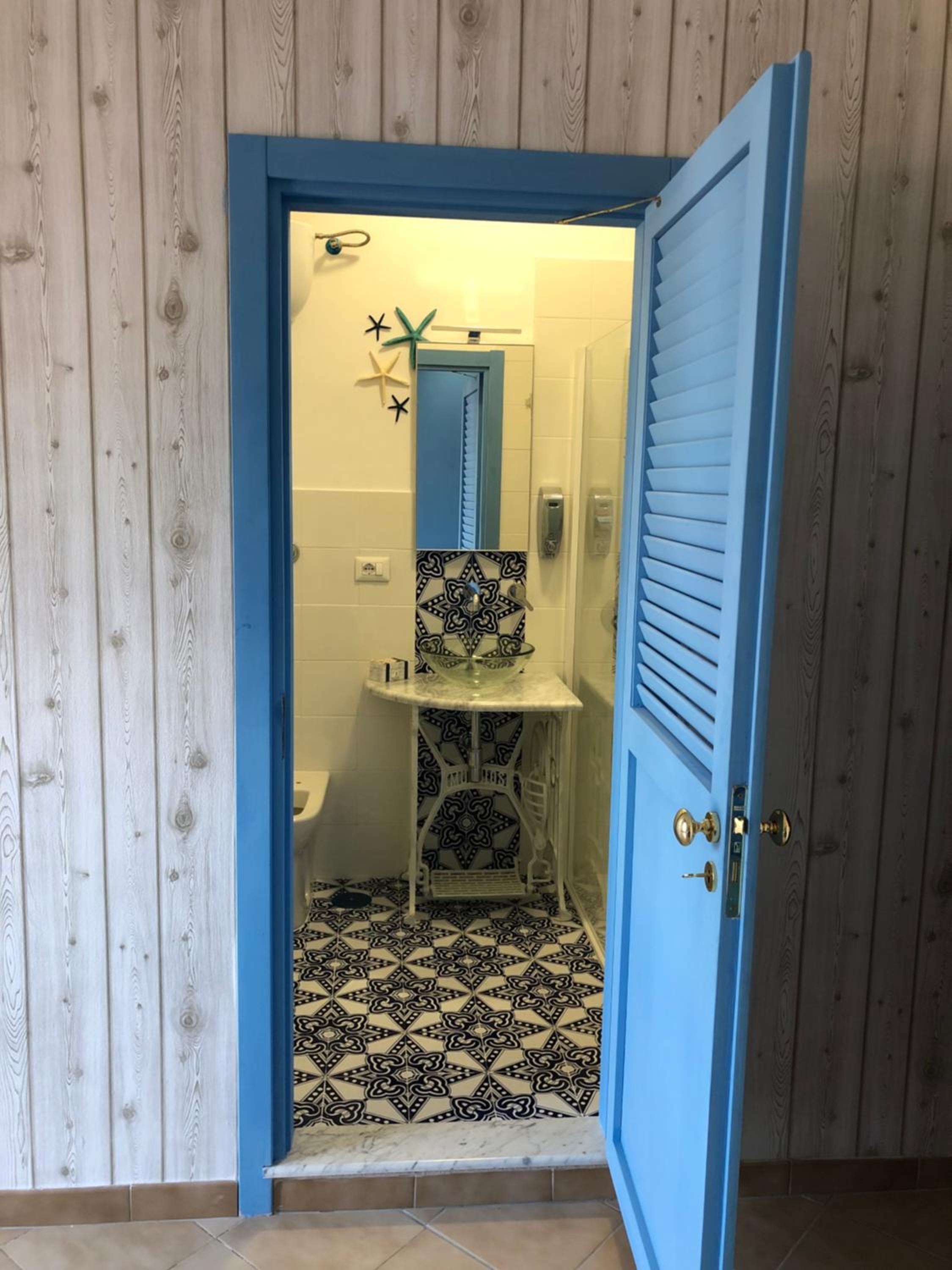 Triple Room with Private Bathroom - Photo 9