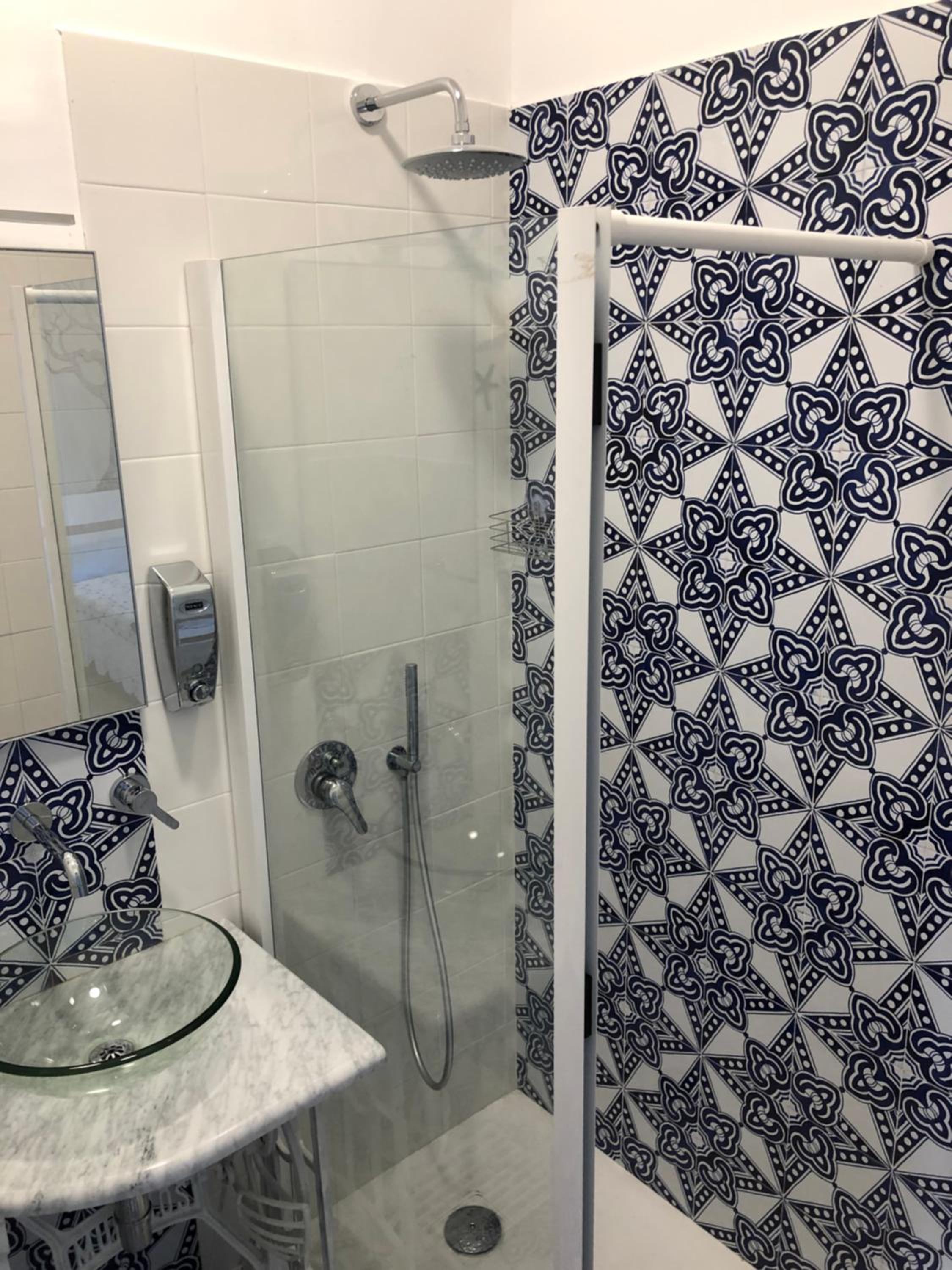 Triple Room with Private Bathroom - Photo 8