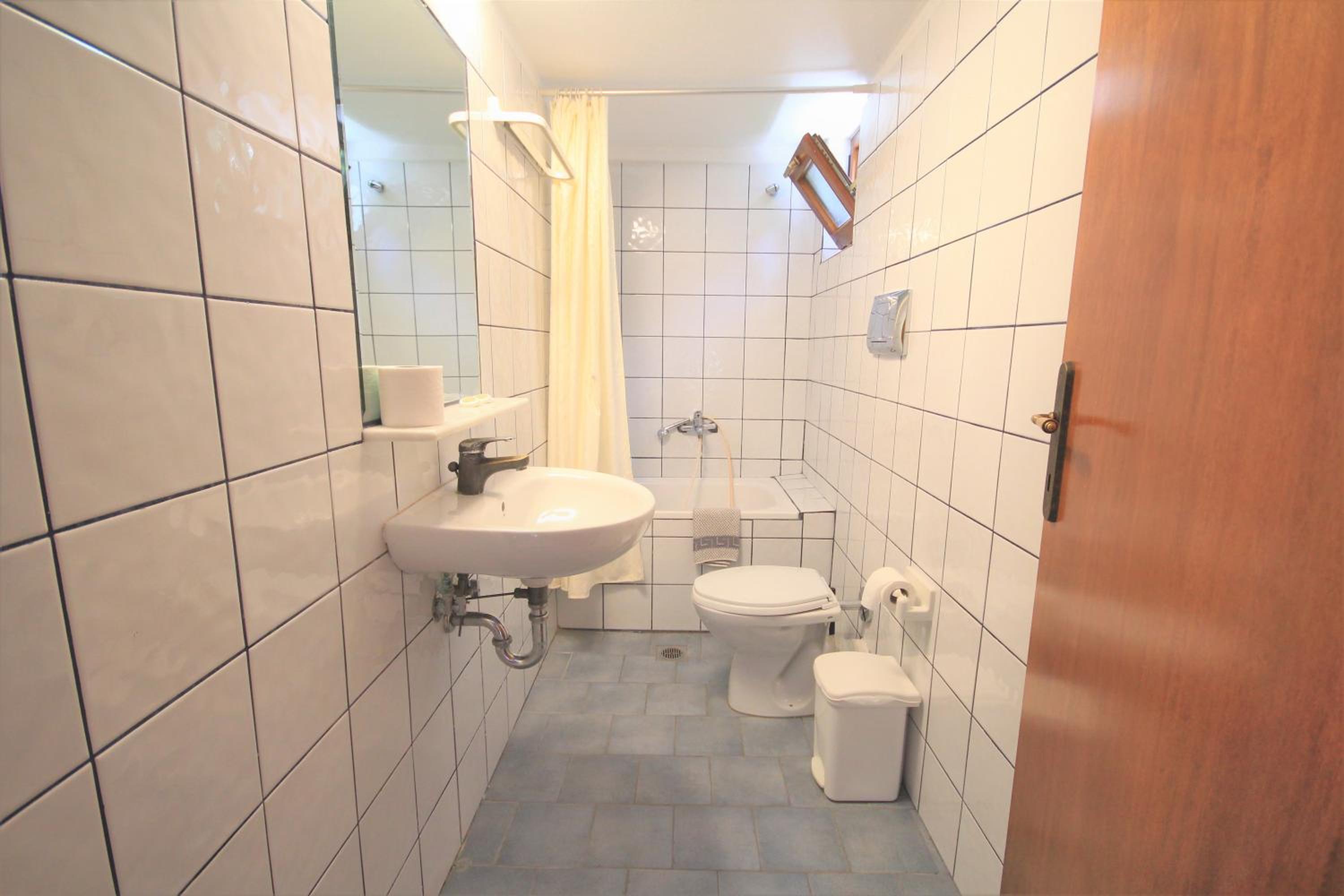 Two-Bedroom Apartment with Garden View - Photo 4