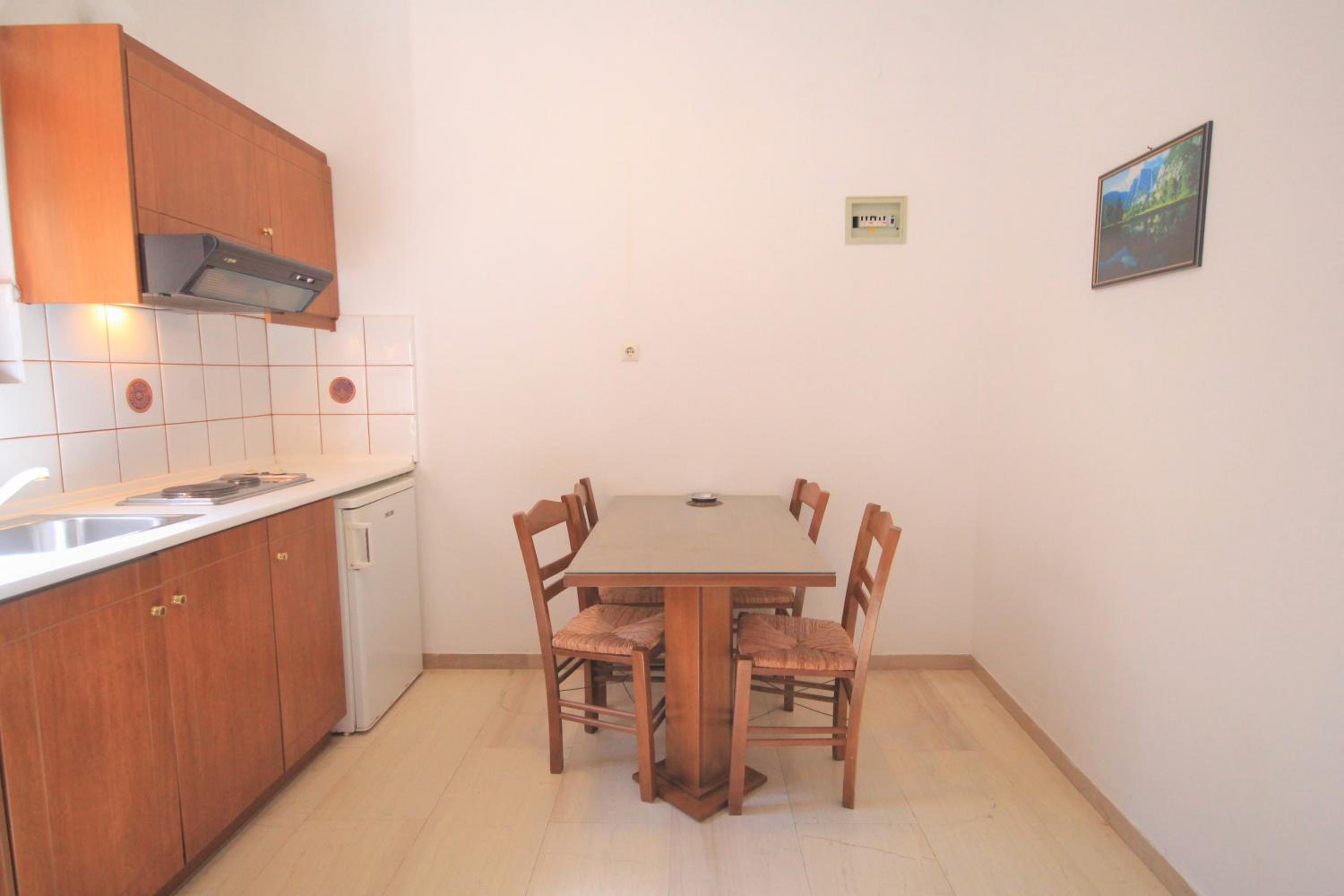 Two-Bedroom Apartment with Garden View - Photo 2