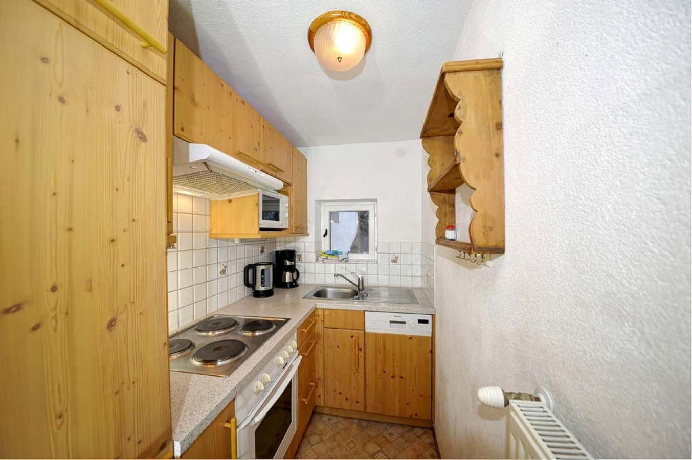 One-Bedroom Apartment photo 3