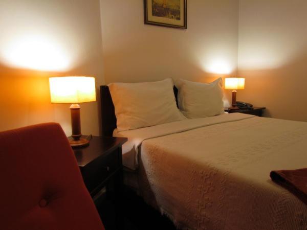 Budget Double Room photo 3