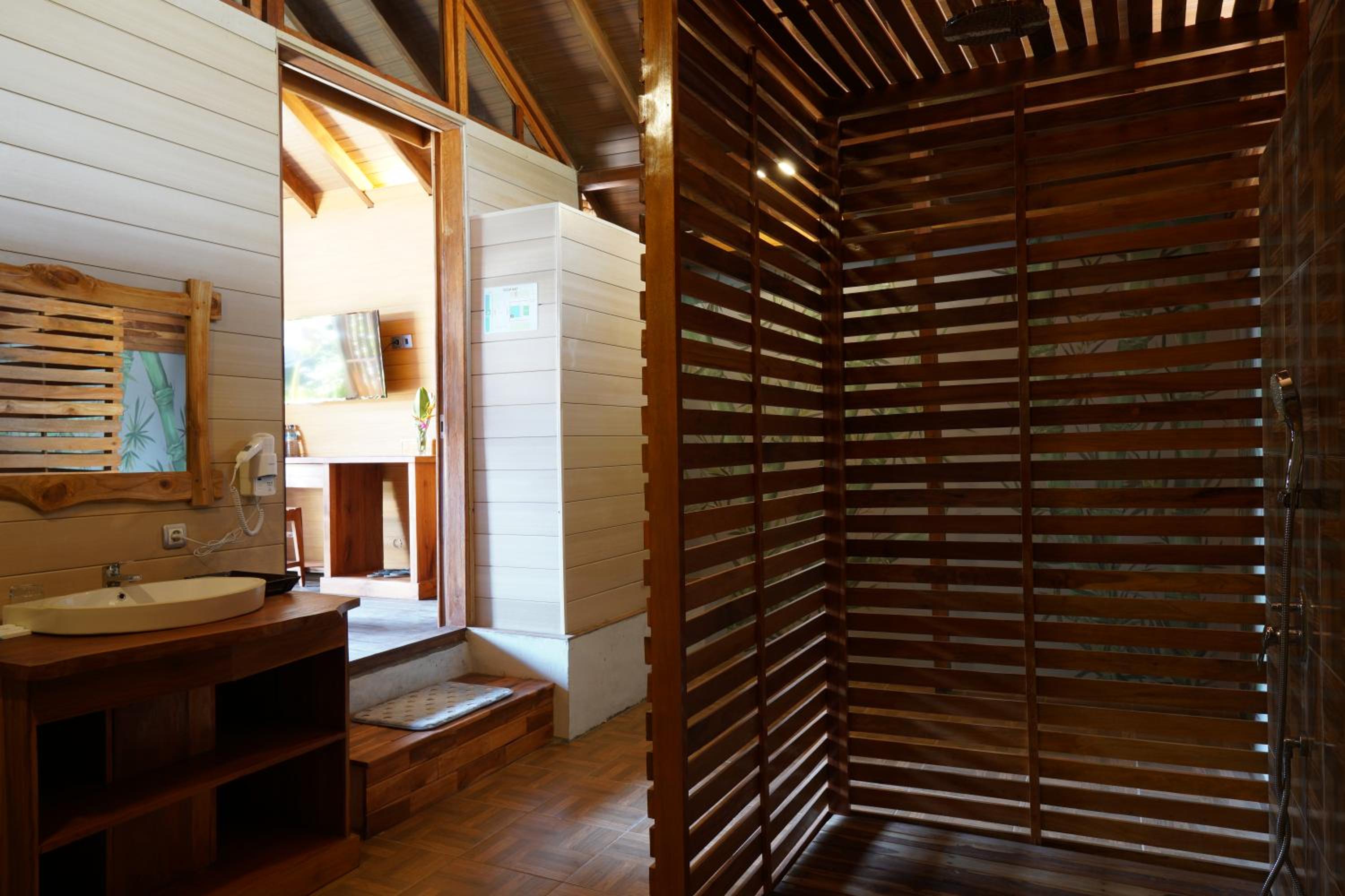 Bungalow Twin with Pool View - Photo 7