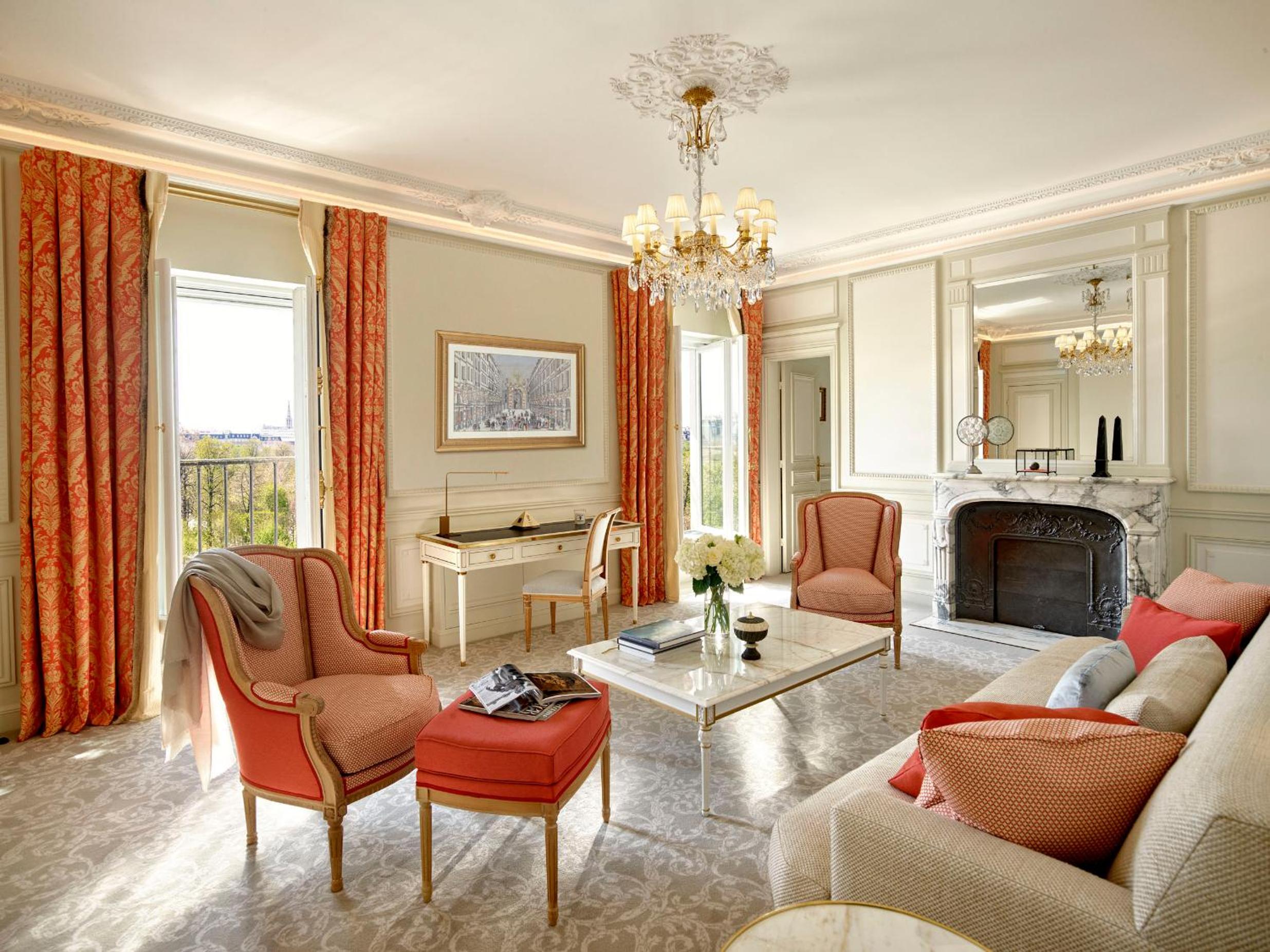 Executive Suite, Eiffel view