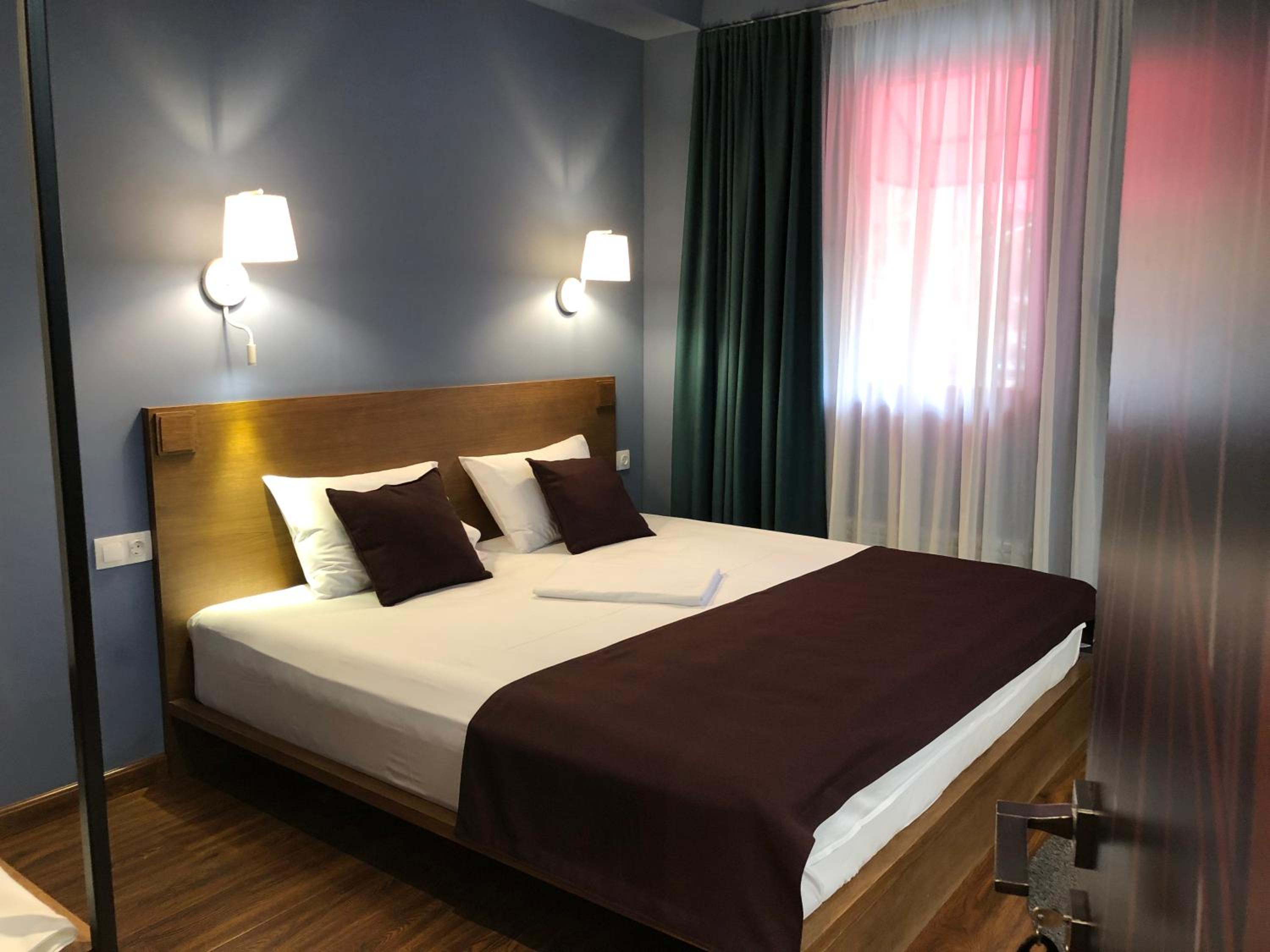Standard Double Room - Photo 8