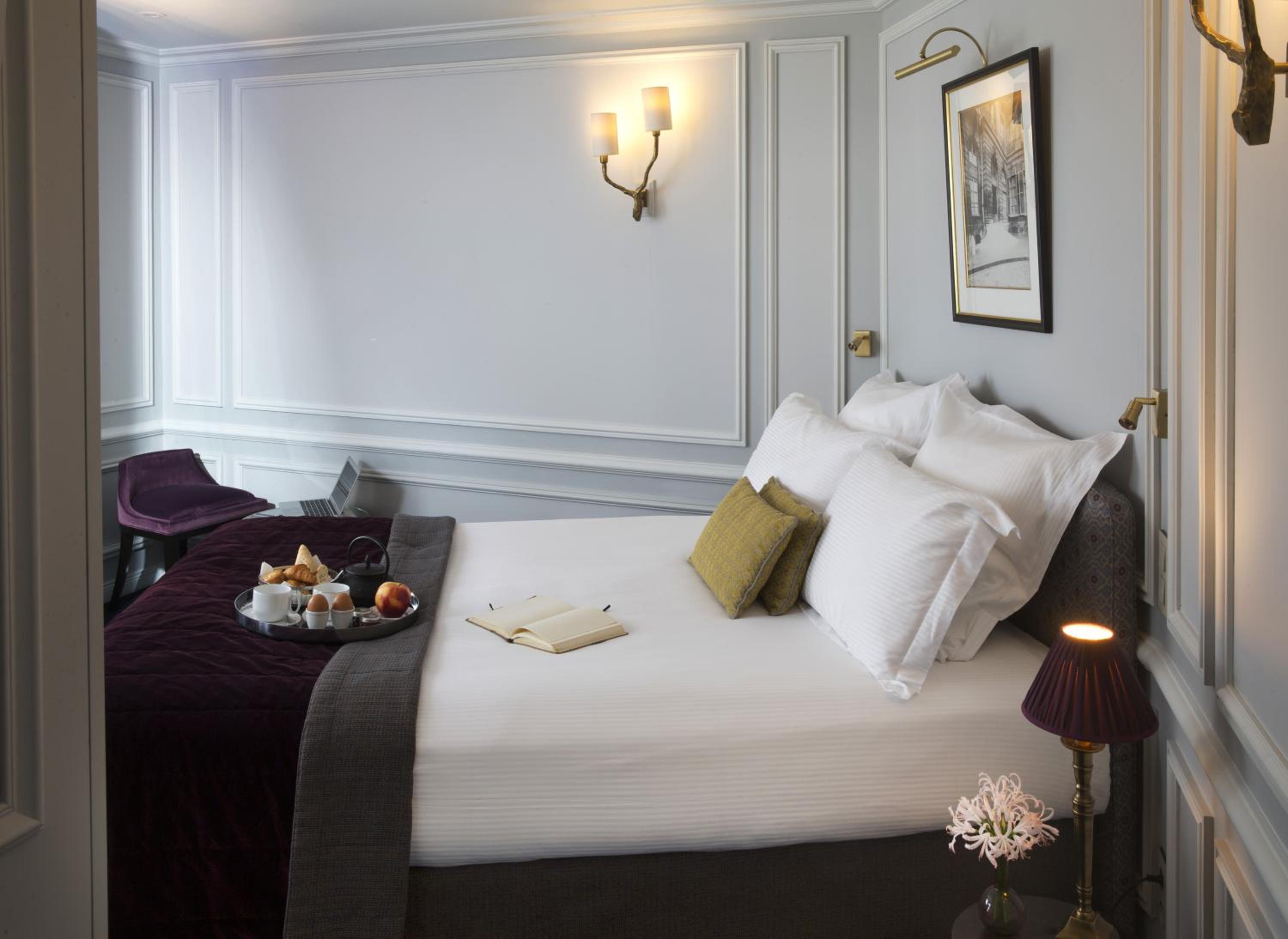 Hôtel Bourgogne & Montana bedroom photo