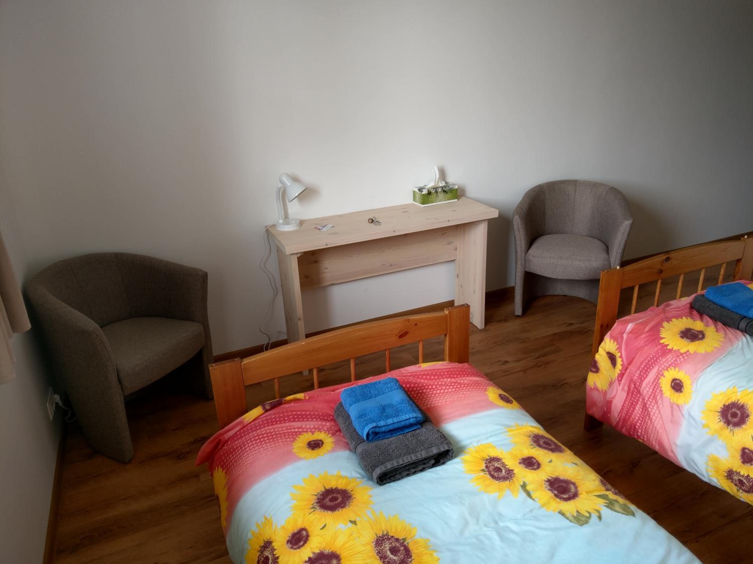 Twin Room with Private Bathroom - Photo 2