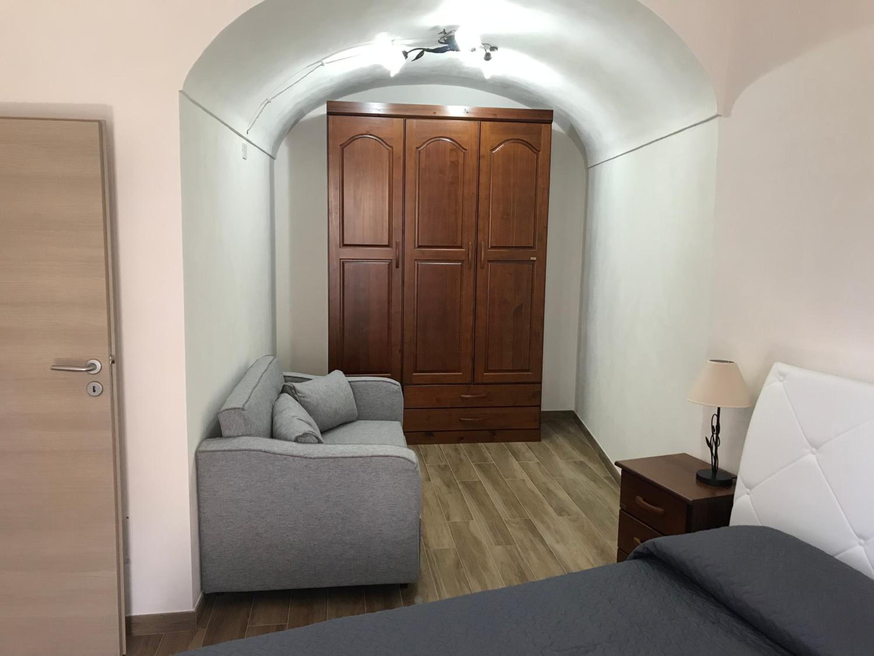 One-Bedroom House - Photo 4